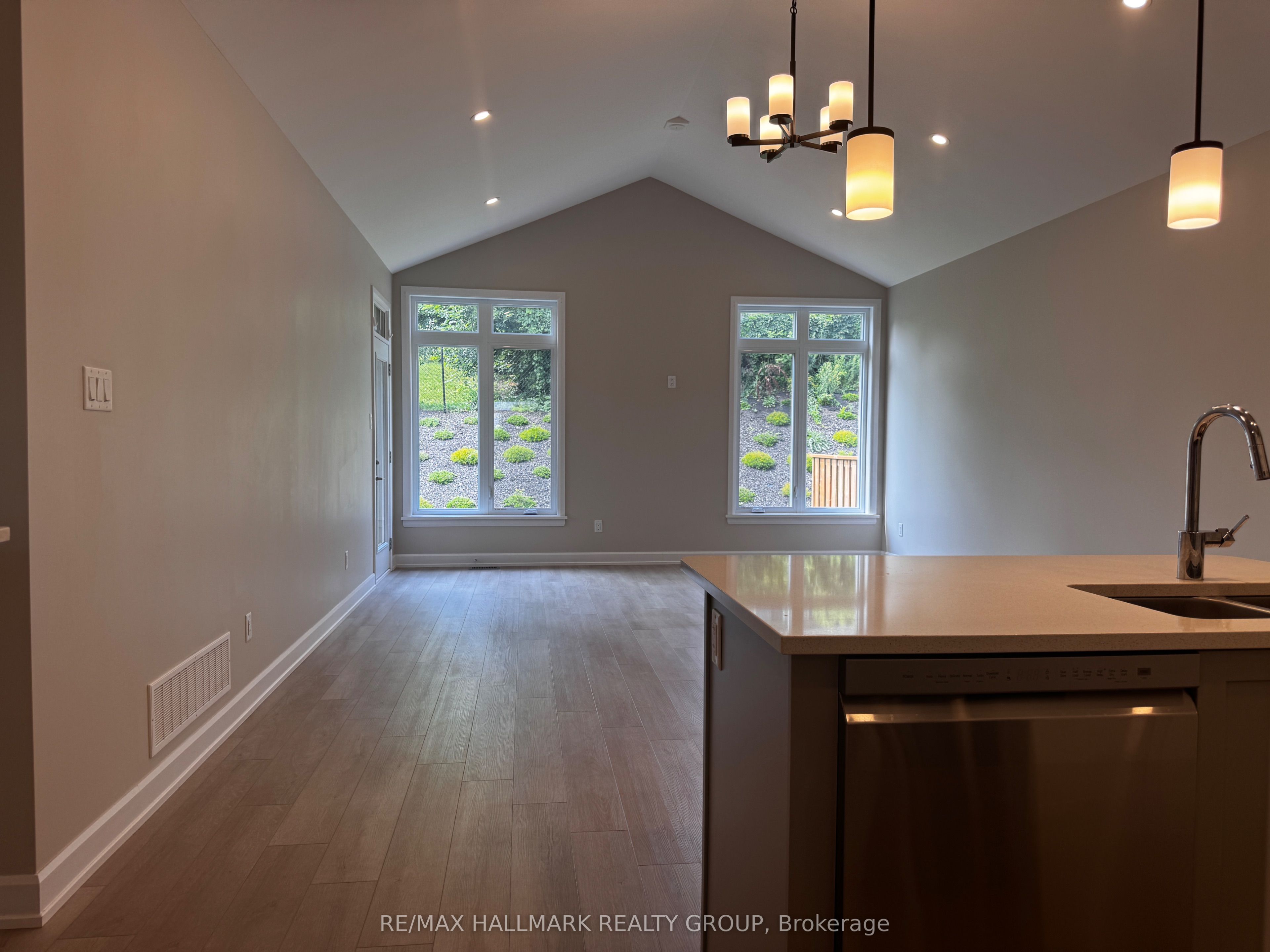 1513 Flanders Road Property Photo 5