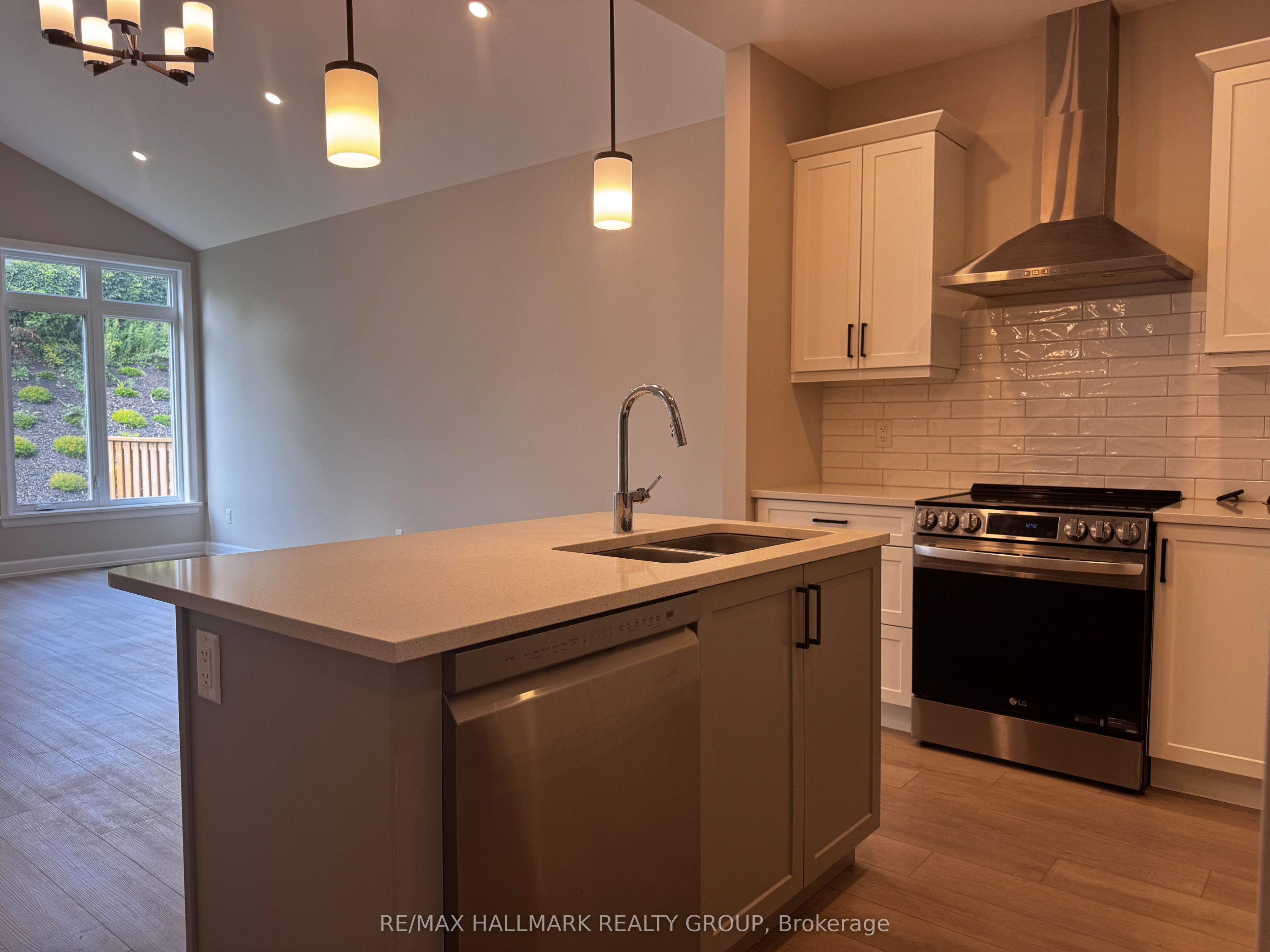 1513 Flanders Road Property Photo 6