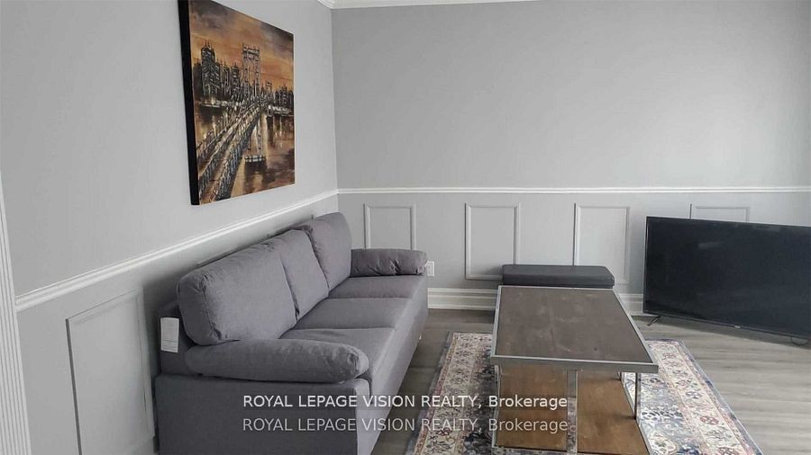 237 Victoria Street S Property Photo 2