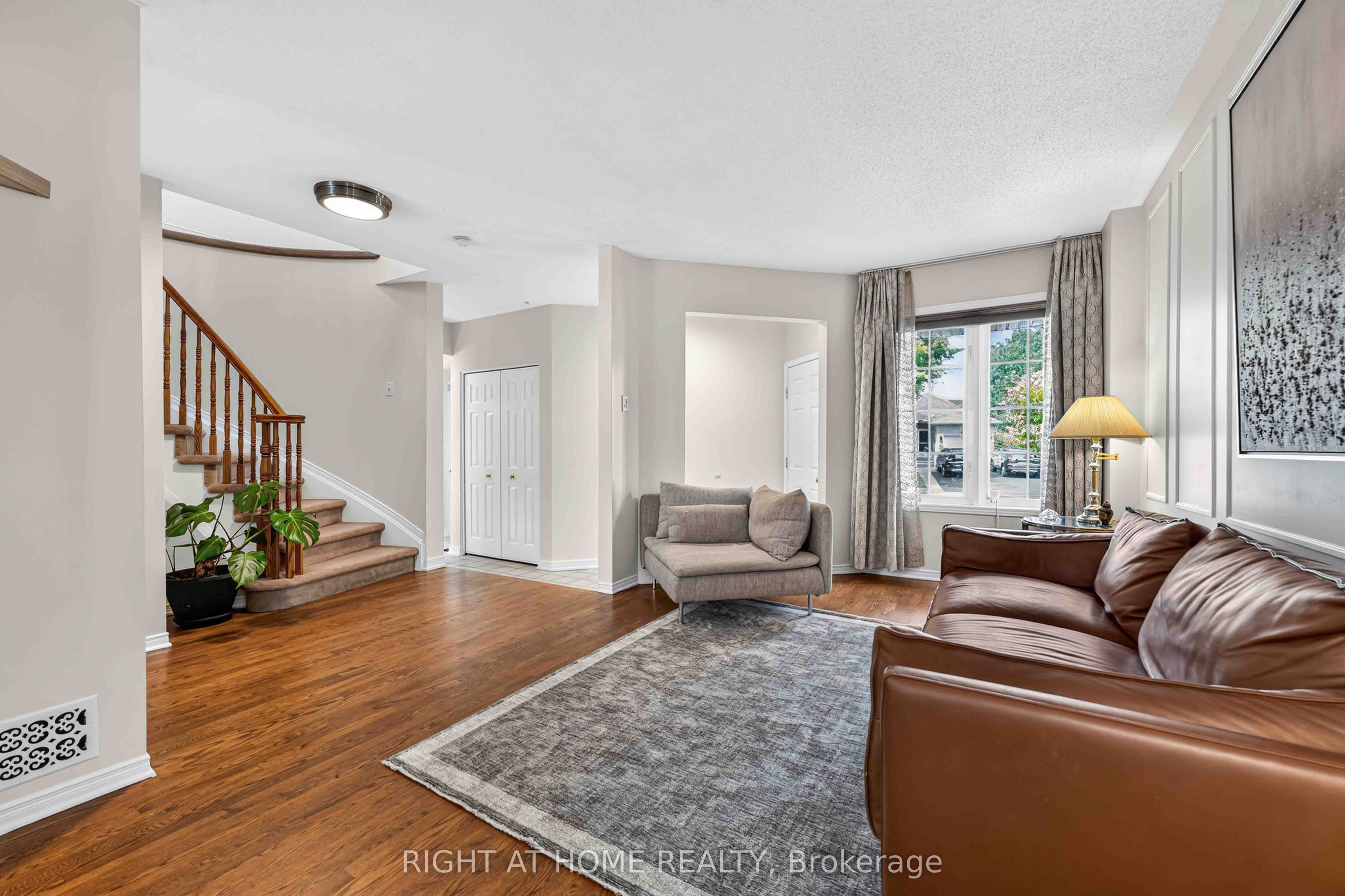 1552 Stojko Street Property Photo 7