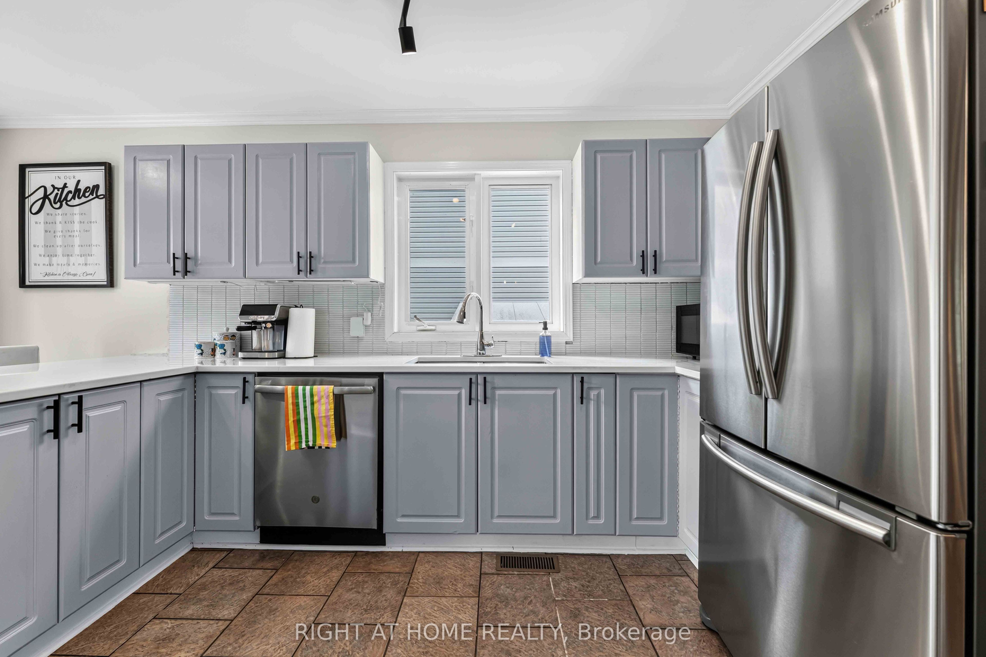1552 Stojko Street Property Photo 15