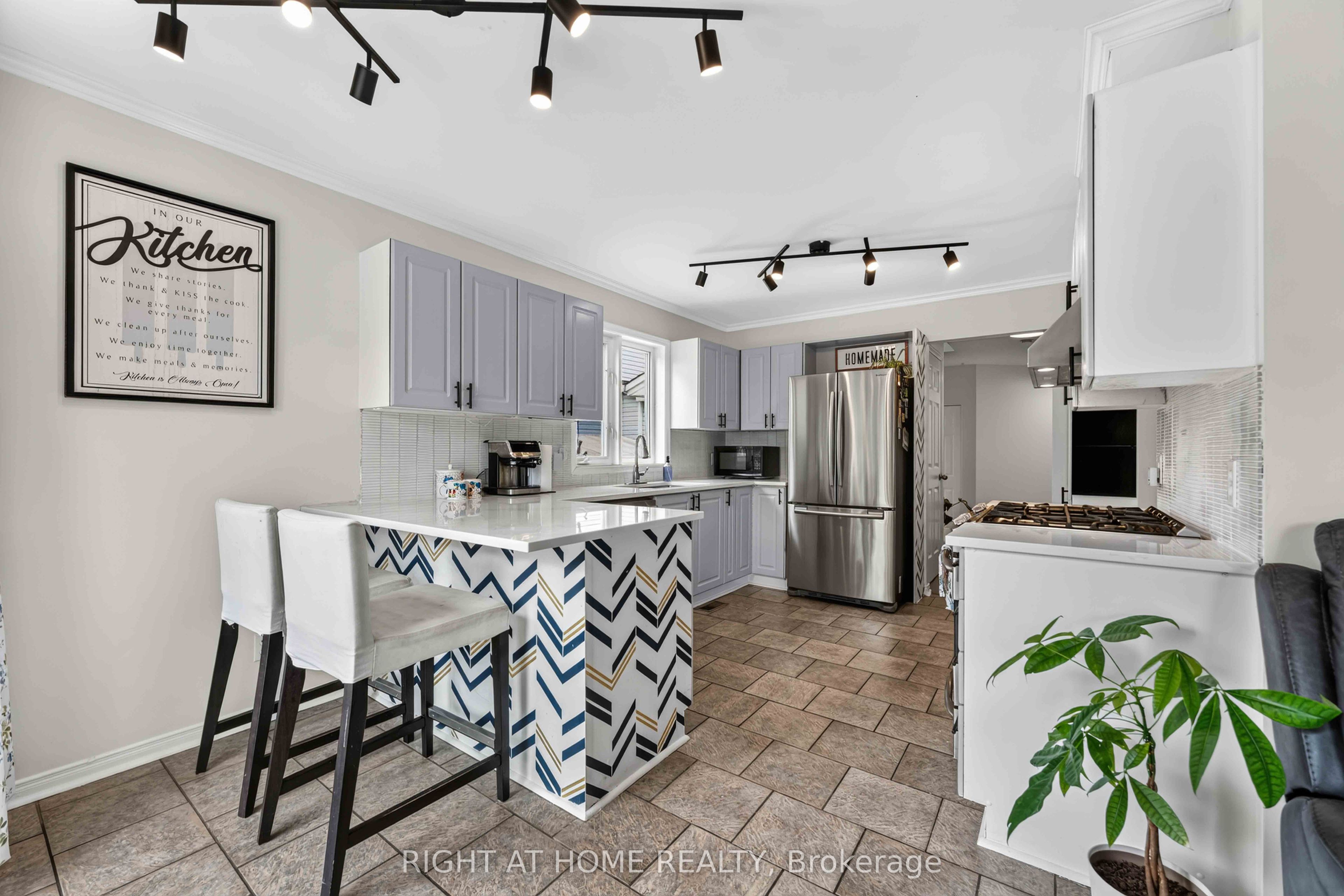 1552 Stojko Street Property Photo 16