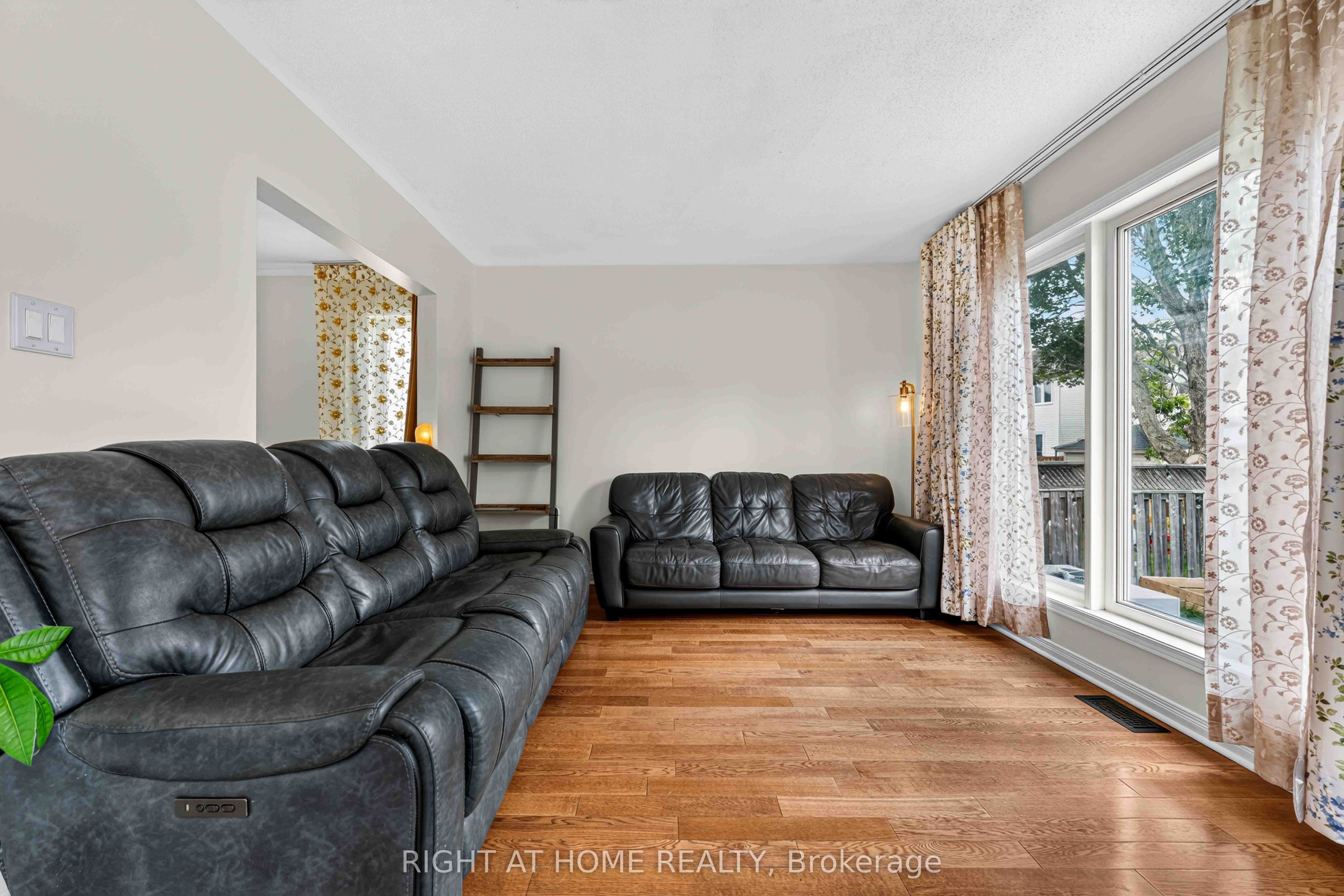 1552 Stojko Street Property Photo 17