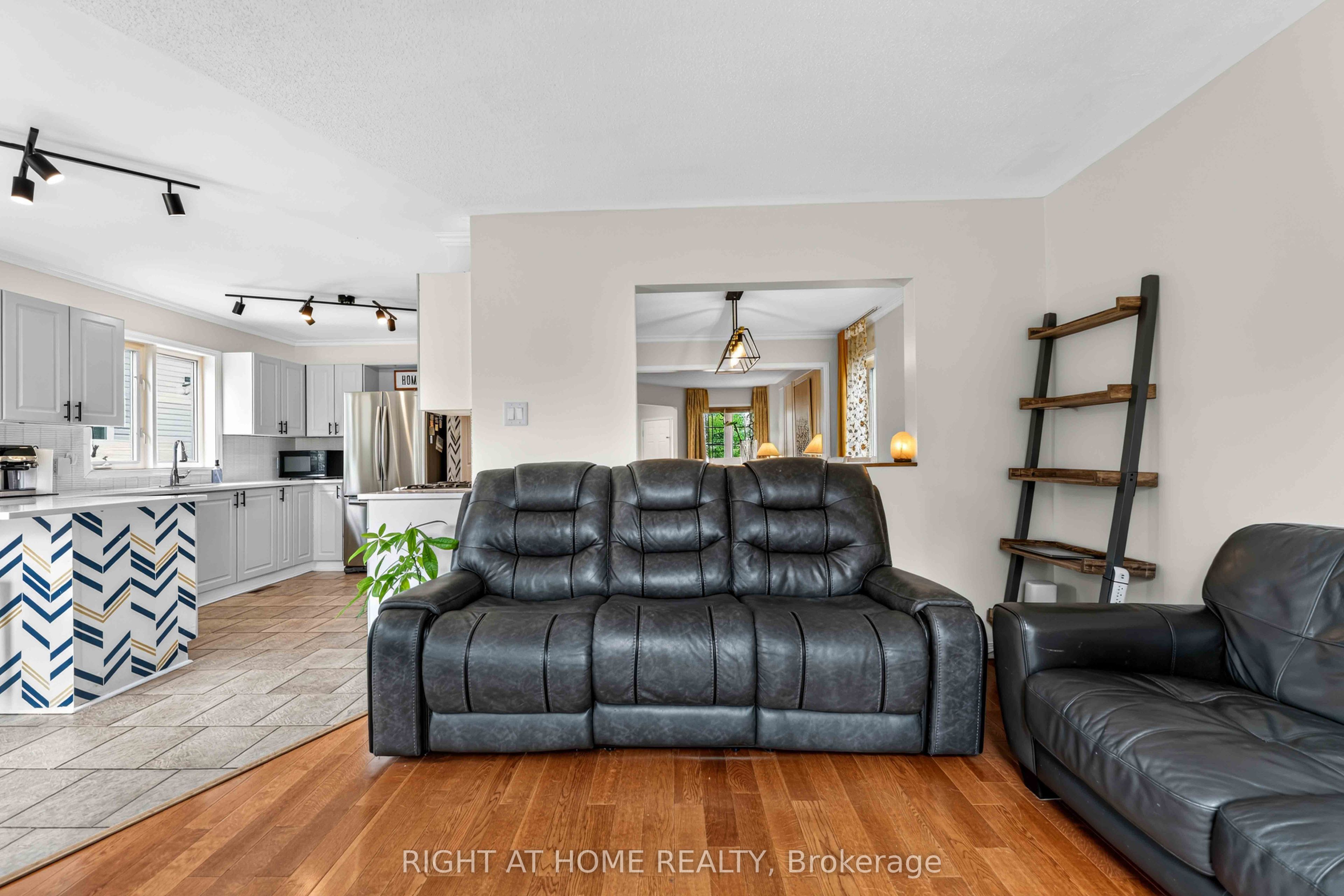 1552 Stojko Street Property Photo 18