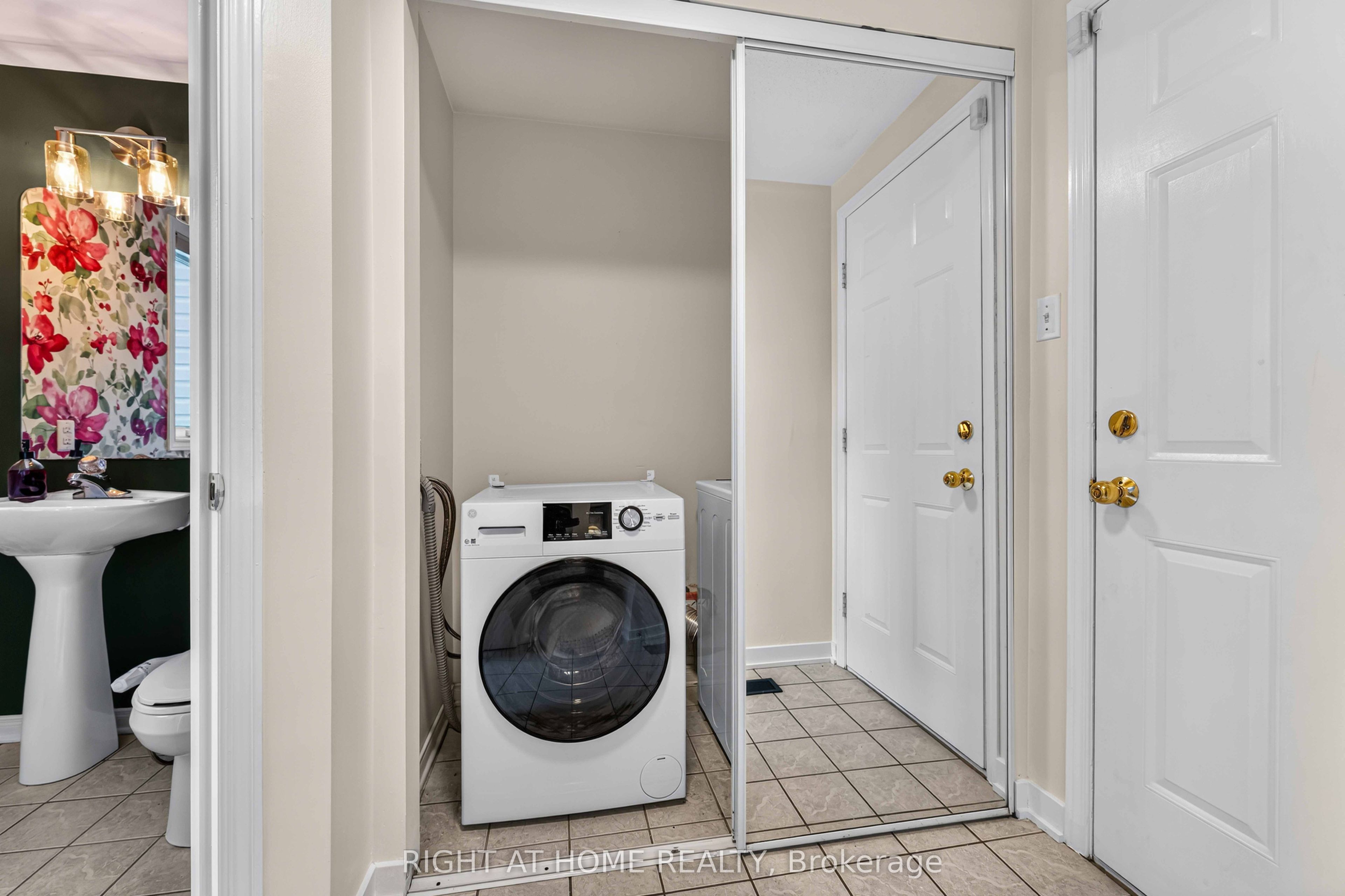1552 Stojko Street Property Photo 20