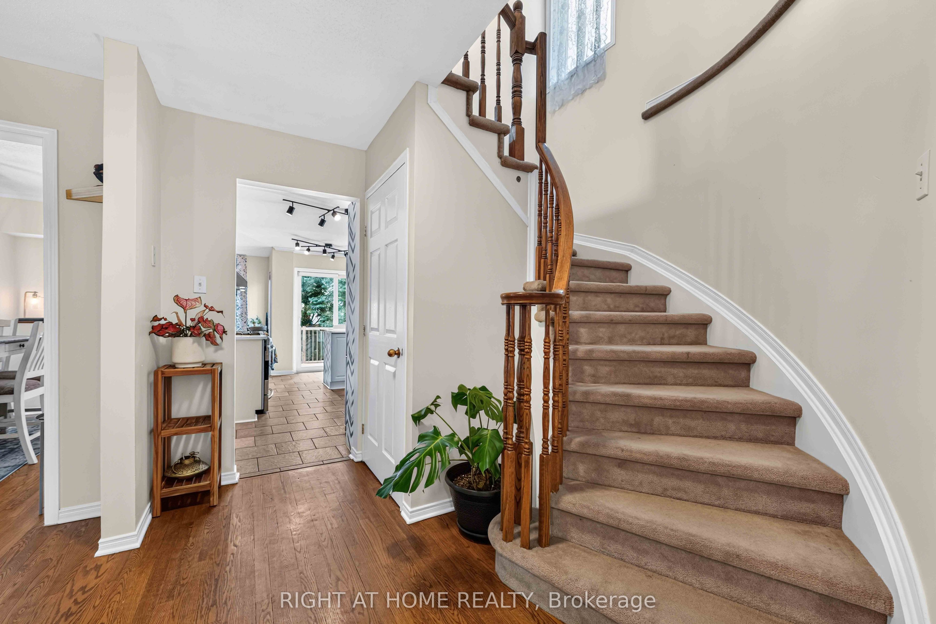 1552 Stojko Street Property Photo 22