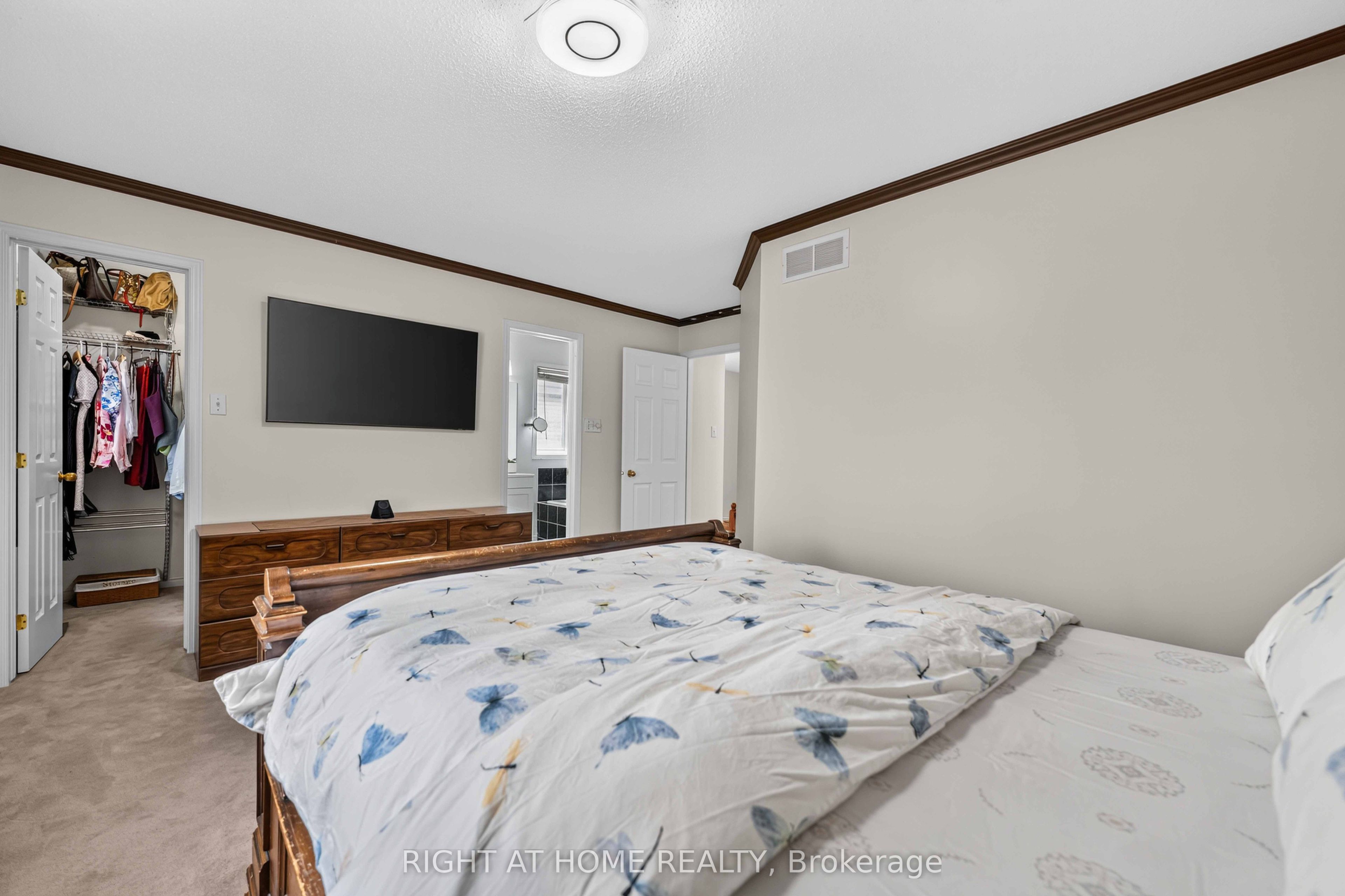 1552 Stojko Street Property Photo 24