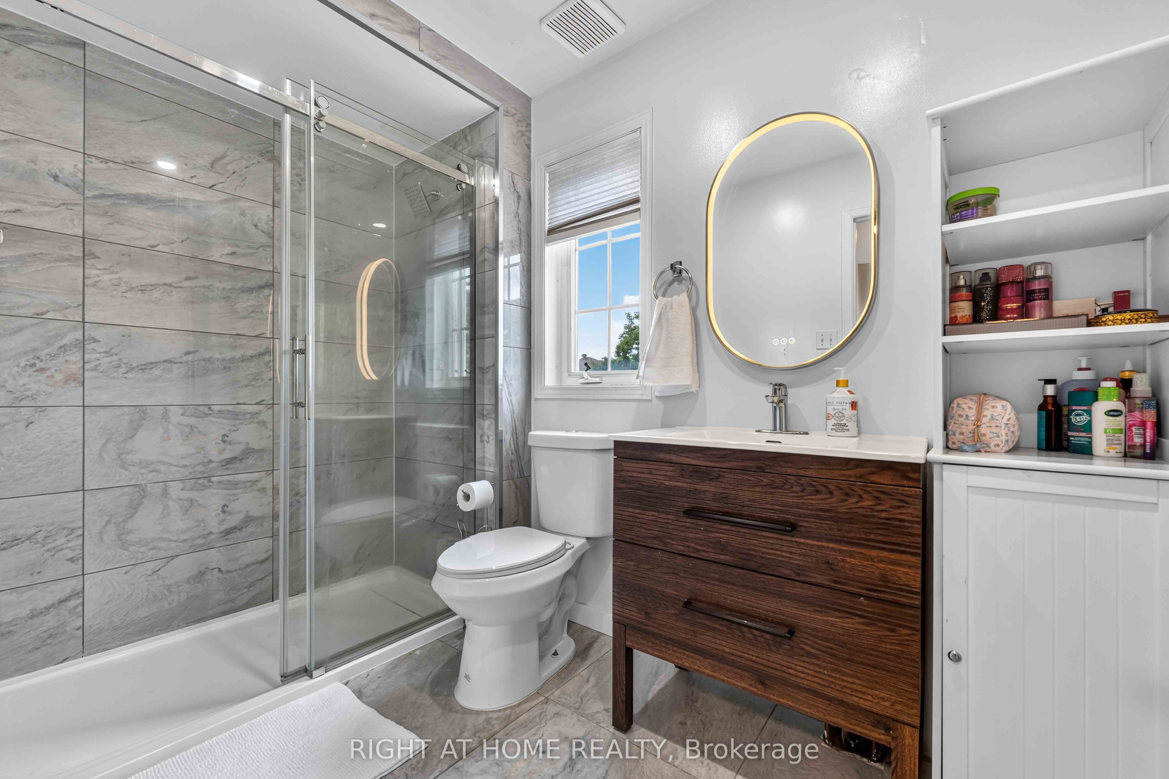 1552 Stojko Street Property Photo 25