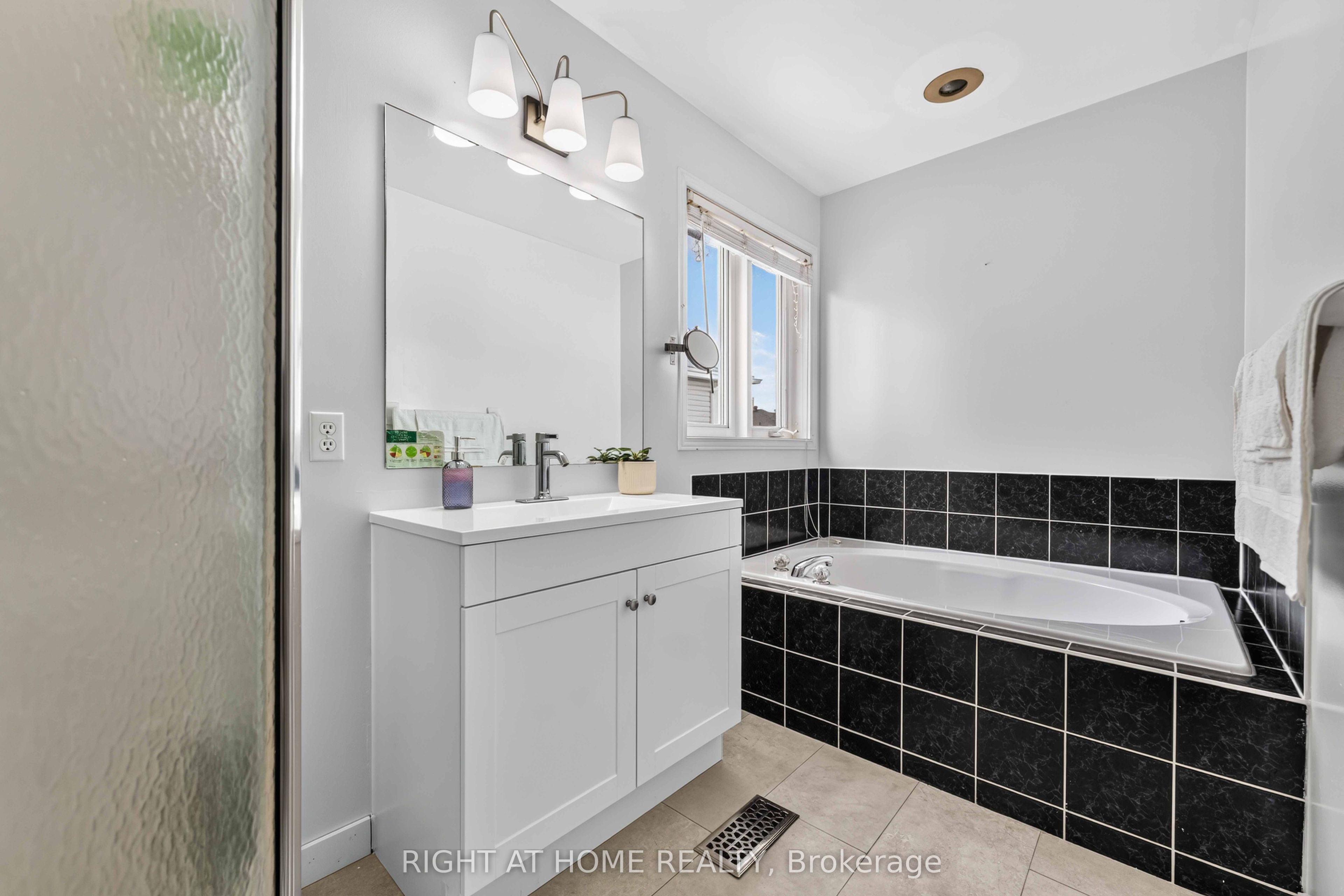 1552 Stojko Street Property Photo 26