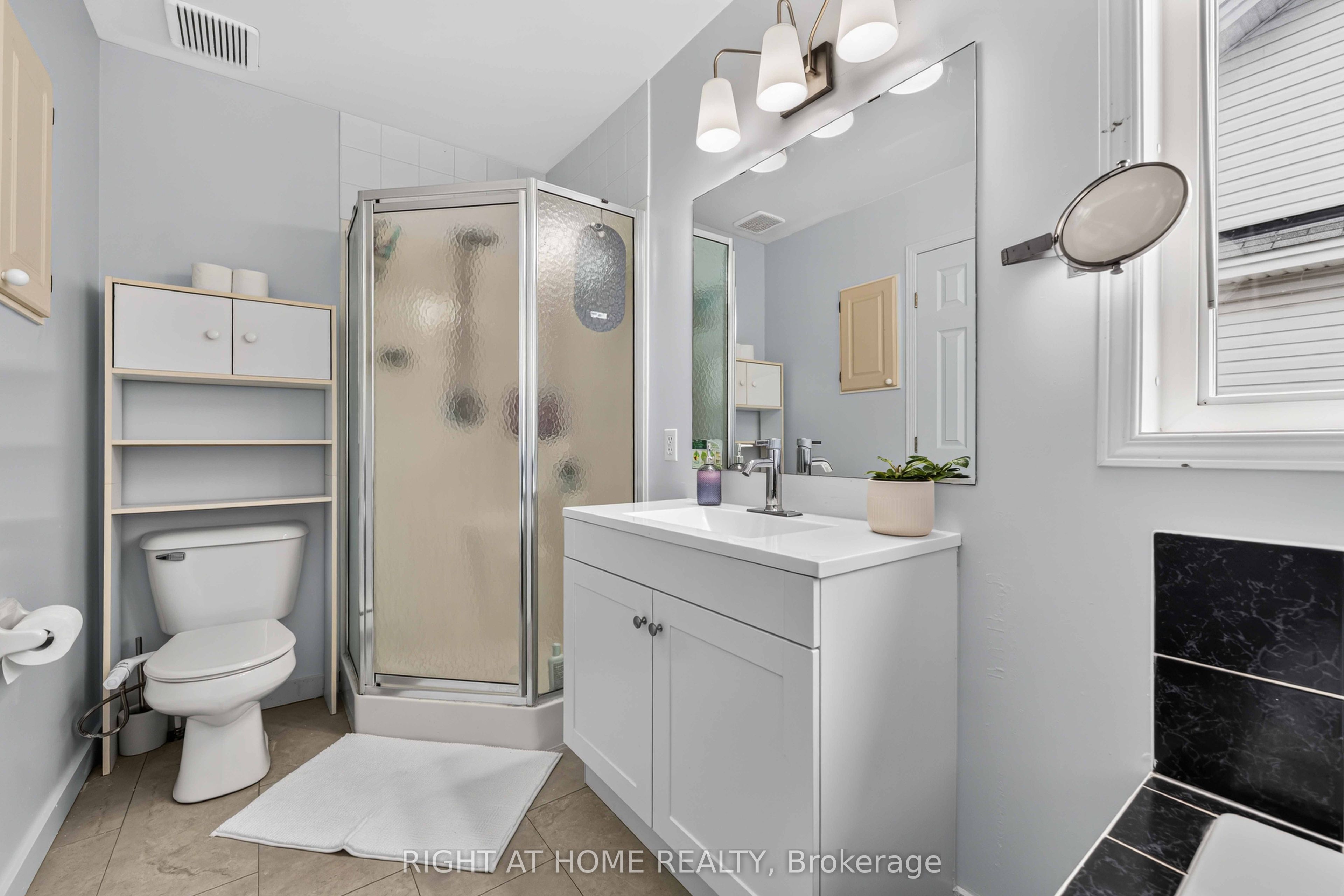 1552 Stojko Street Property Photo 27