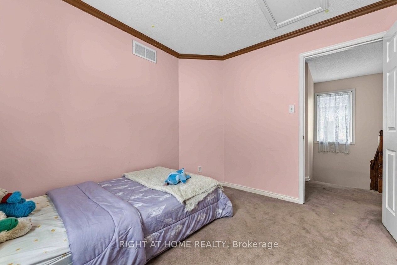 1552 Stojko Street Property Photo 31