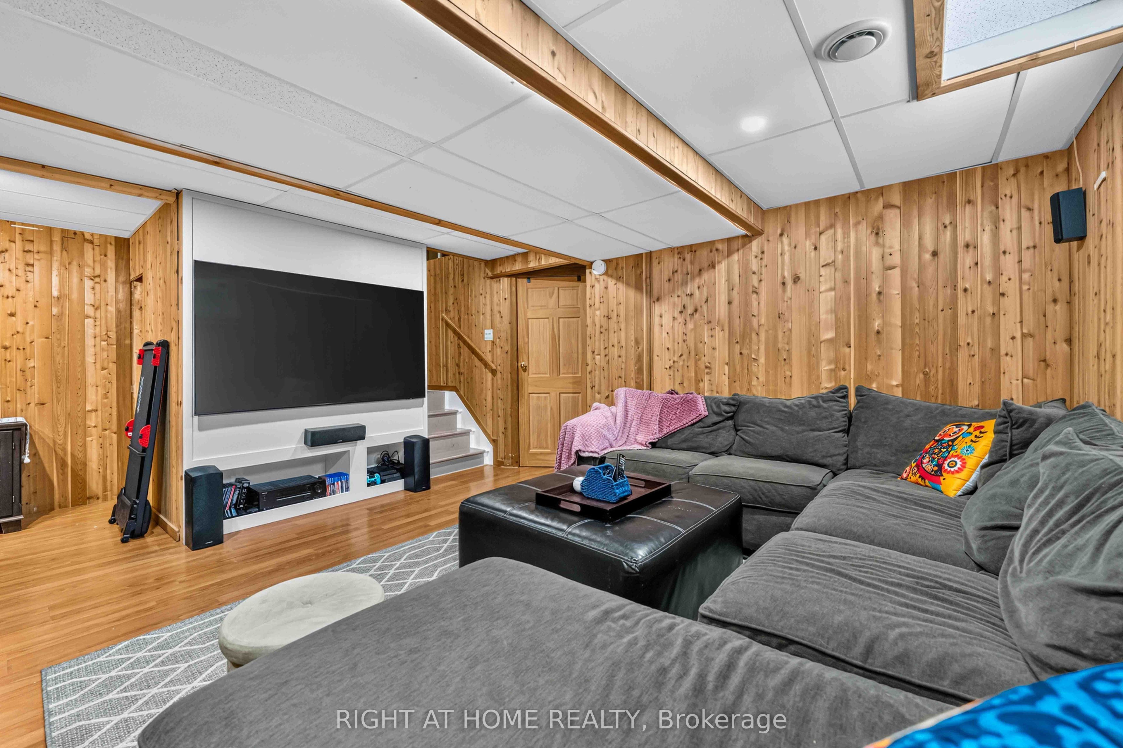 1552 Stojko Street Property Photo 34