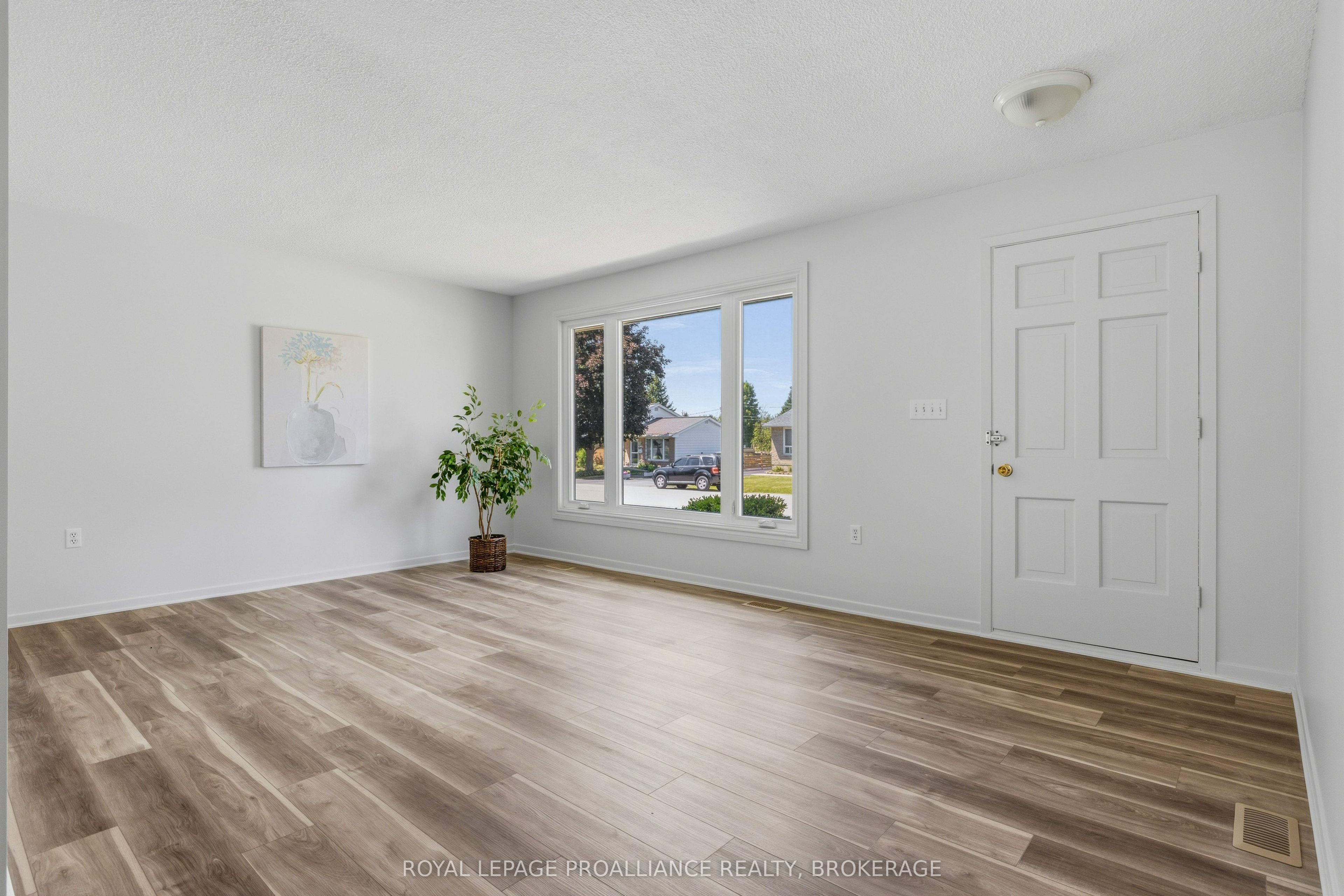367 Georgiana Street Property Photo 4