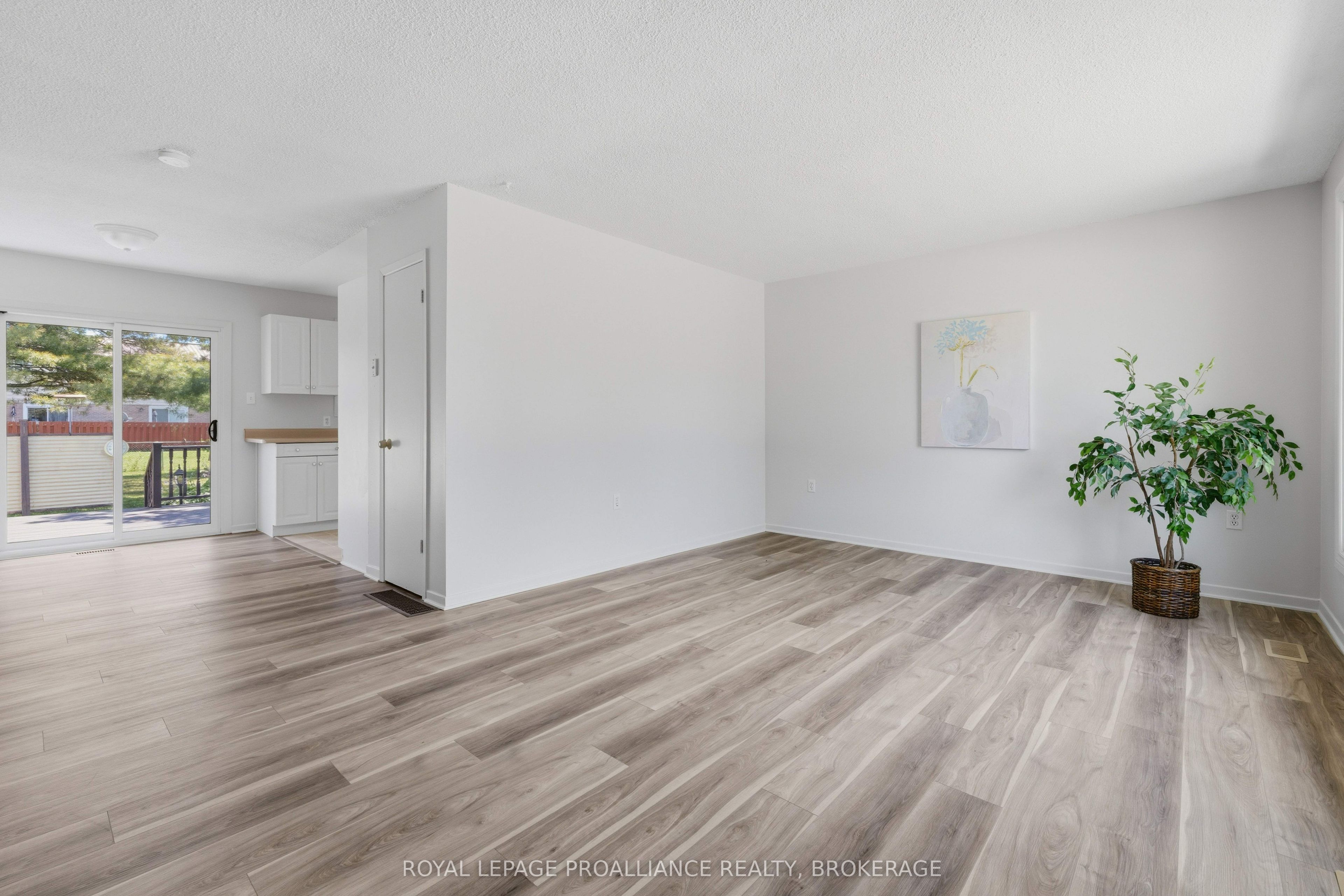 367 Georgiana Street Property Photo 6