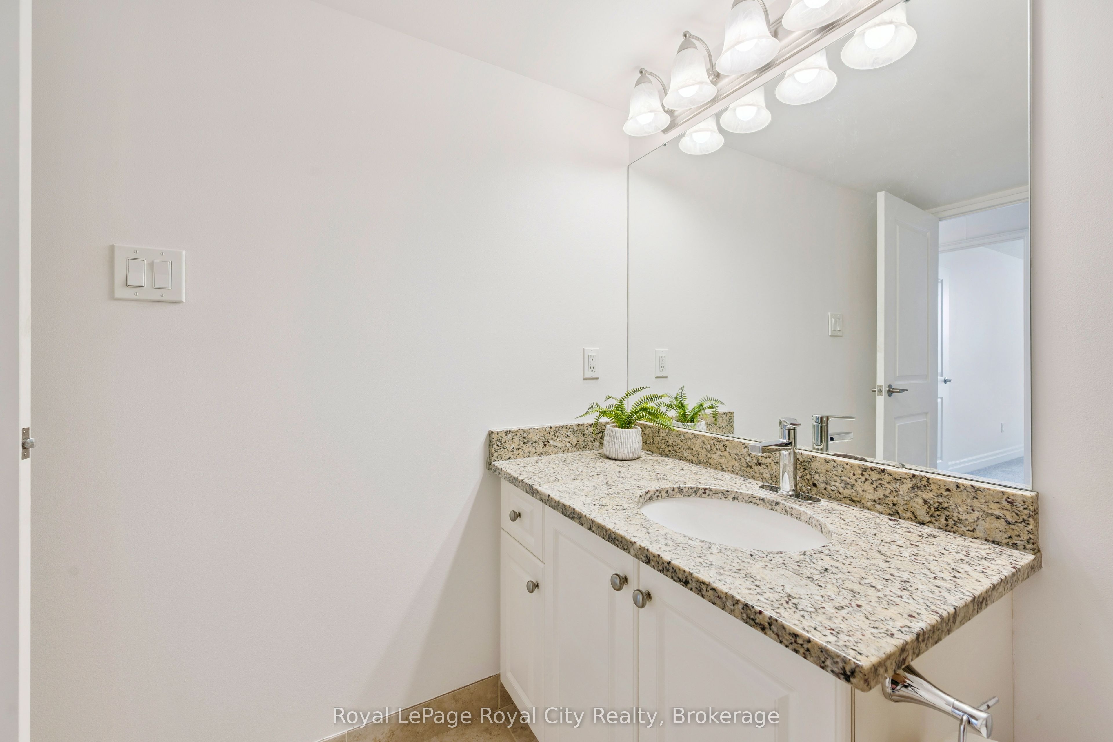 55 Yarmouth Street 903 Property Photo 33