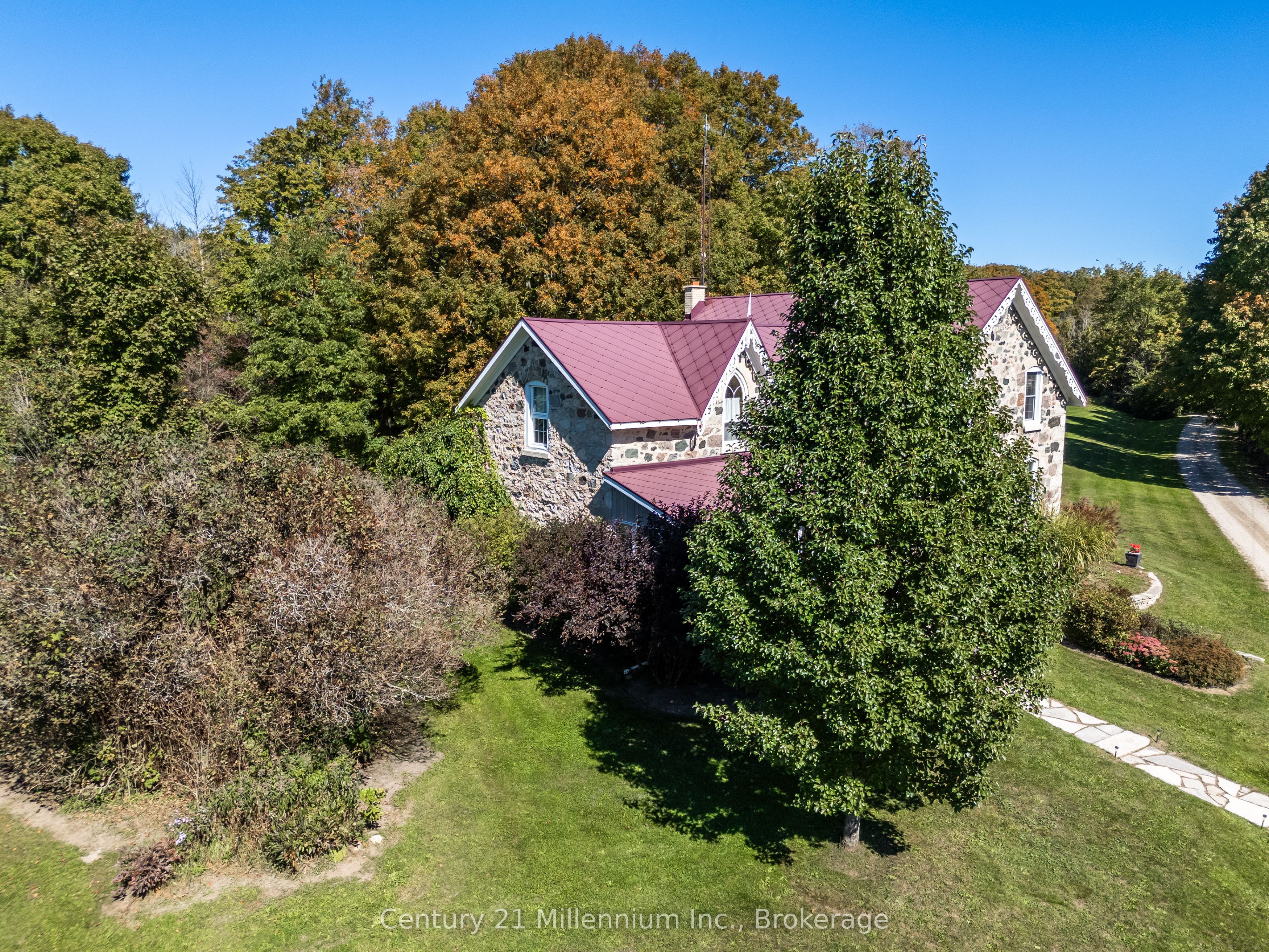 395 Elsinore Road N Property Photo 11