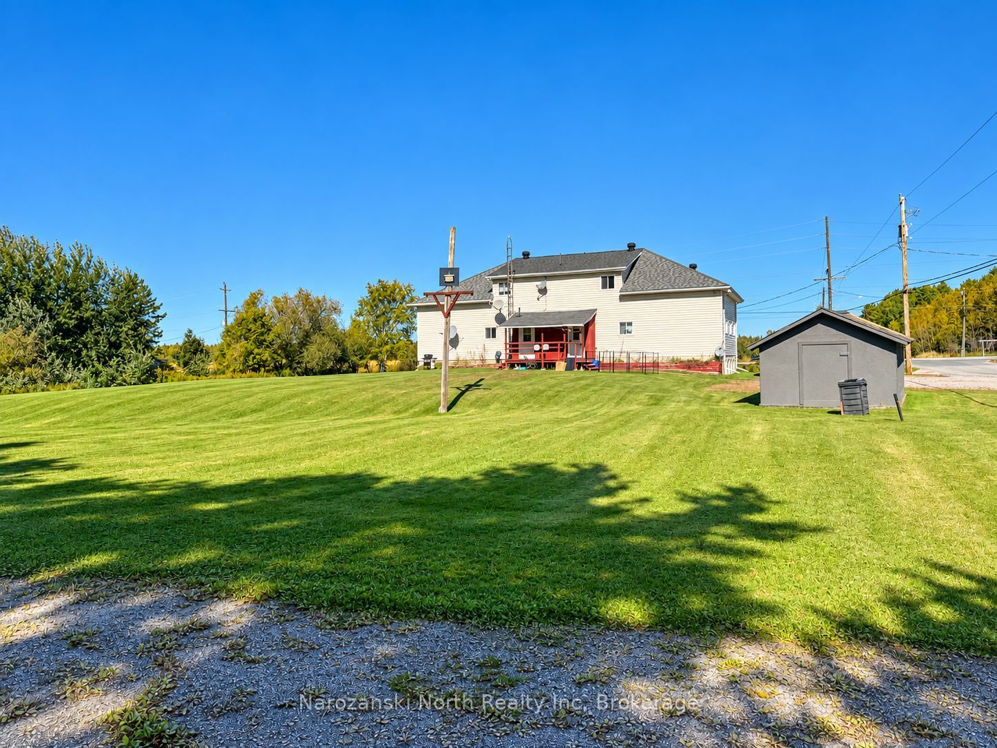 10 Green Bay Road Property Photo 3