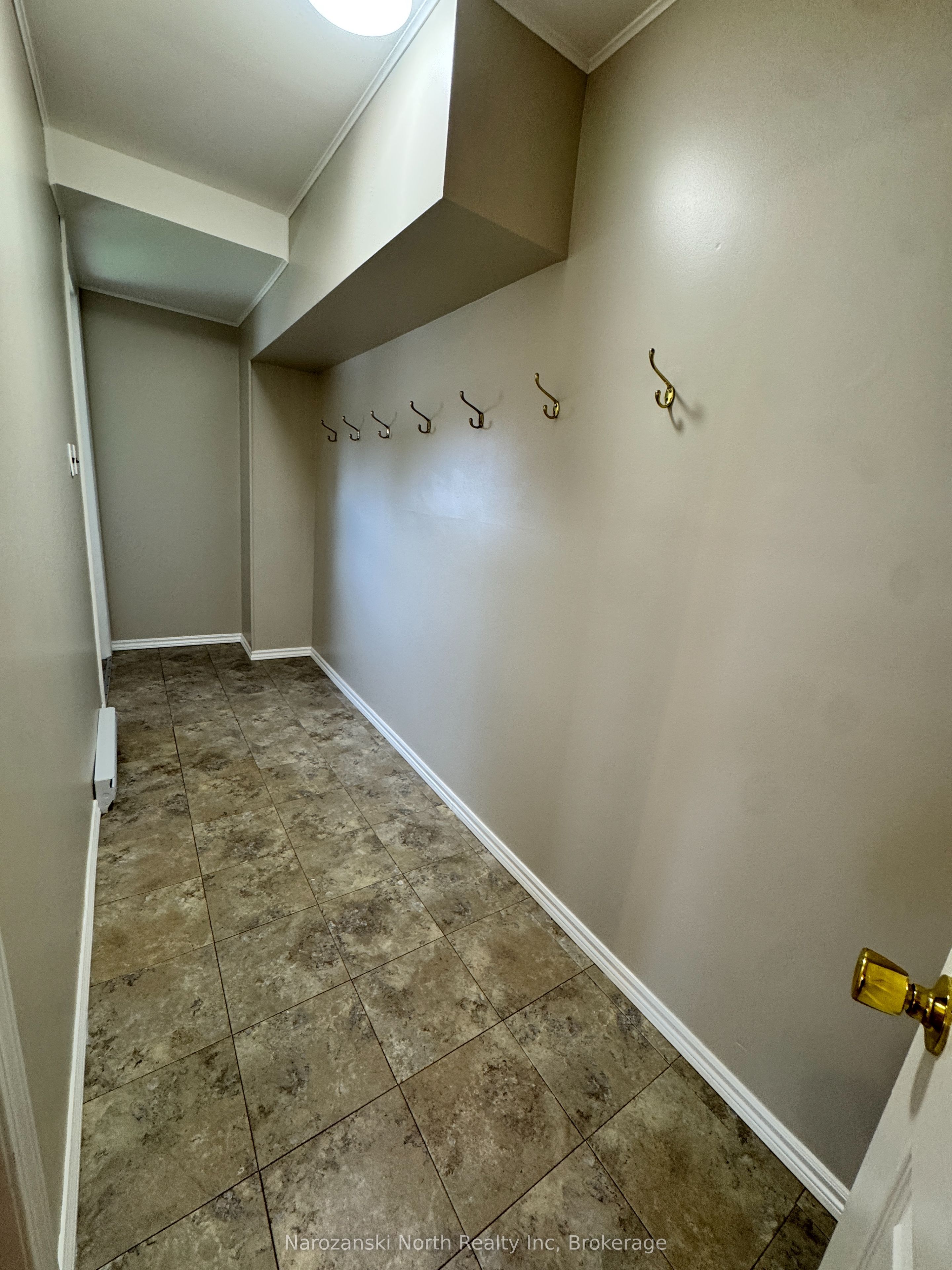 10 Green Bay Road Property Photo 7