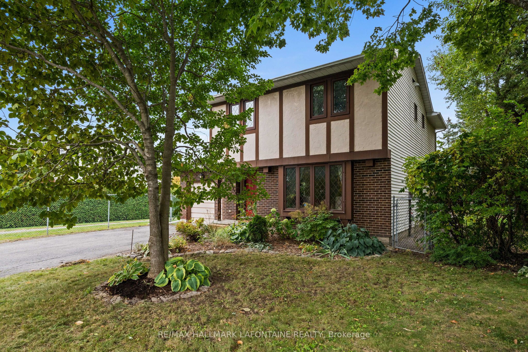 6440 Glen Knolls Drive Ottawa On K1c2x2 Drive Property Photo 3