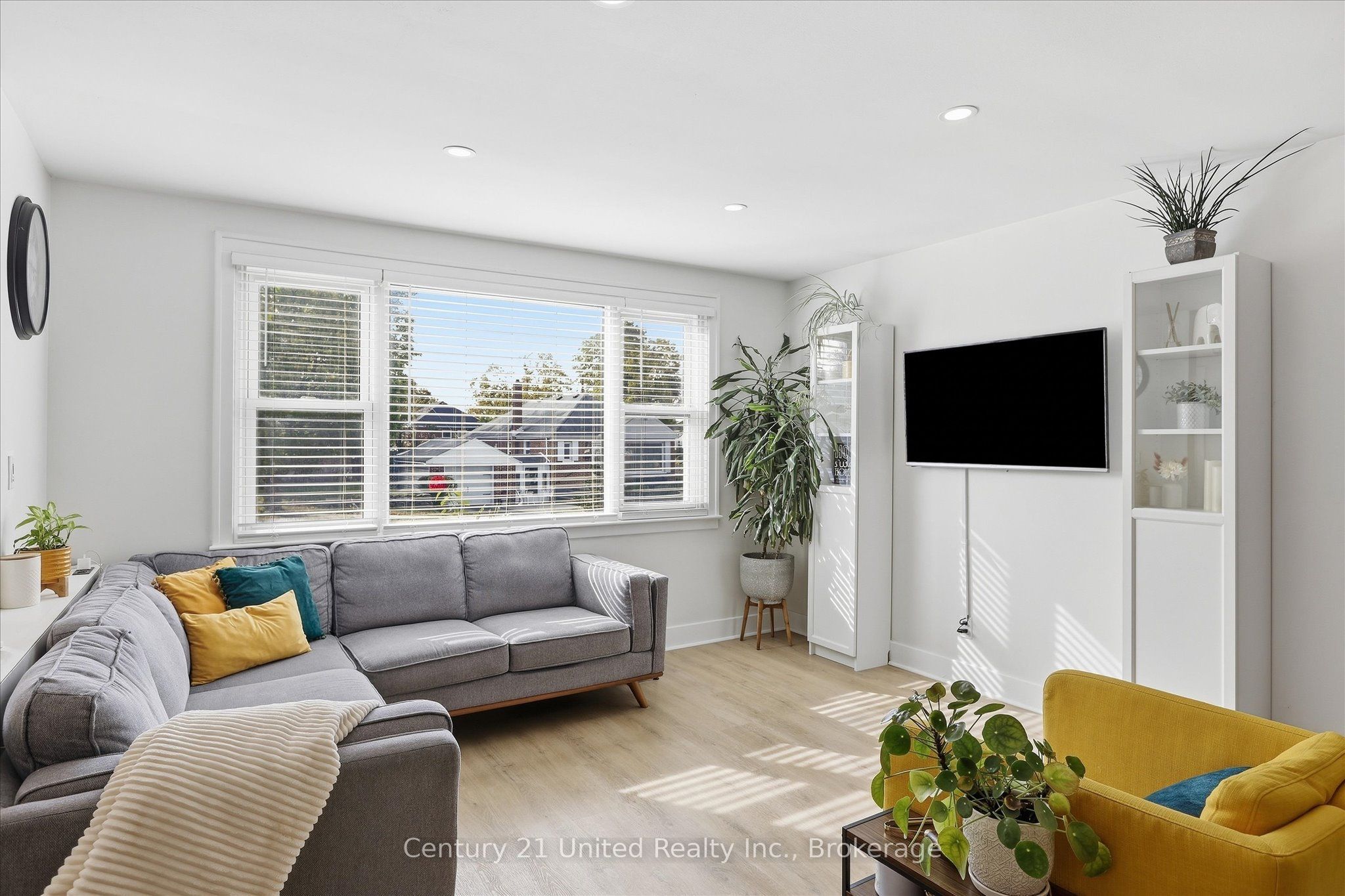 766 Devon Avenue Property Photo 4