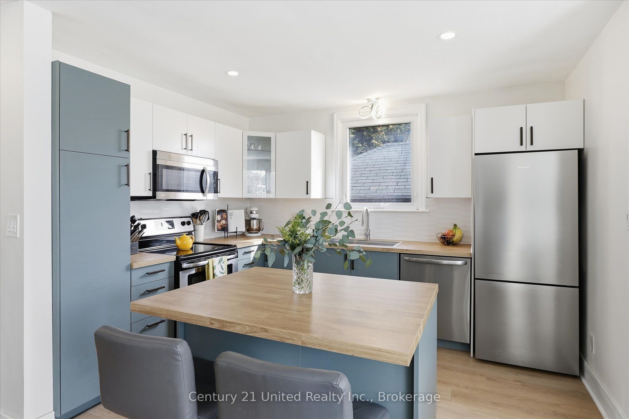766 Devon Avenue Property Photo 8