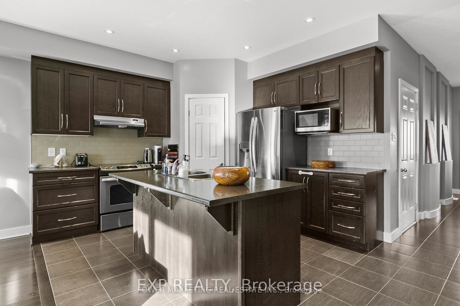 2200 Nantes Street Property Photo 6