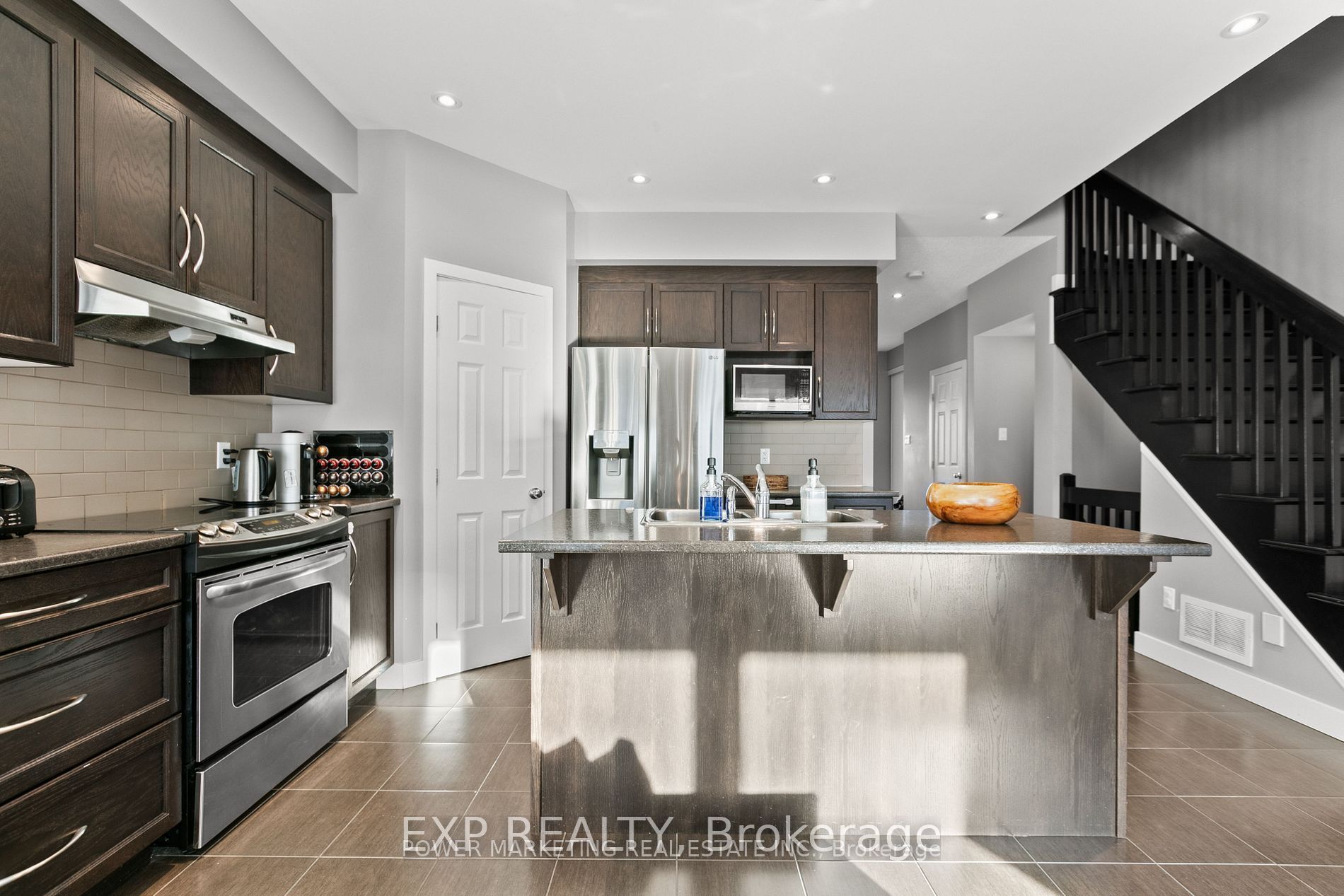 2200 Nantes Street Property Photo 7