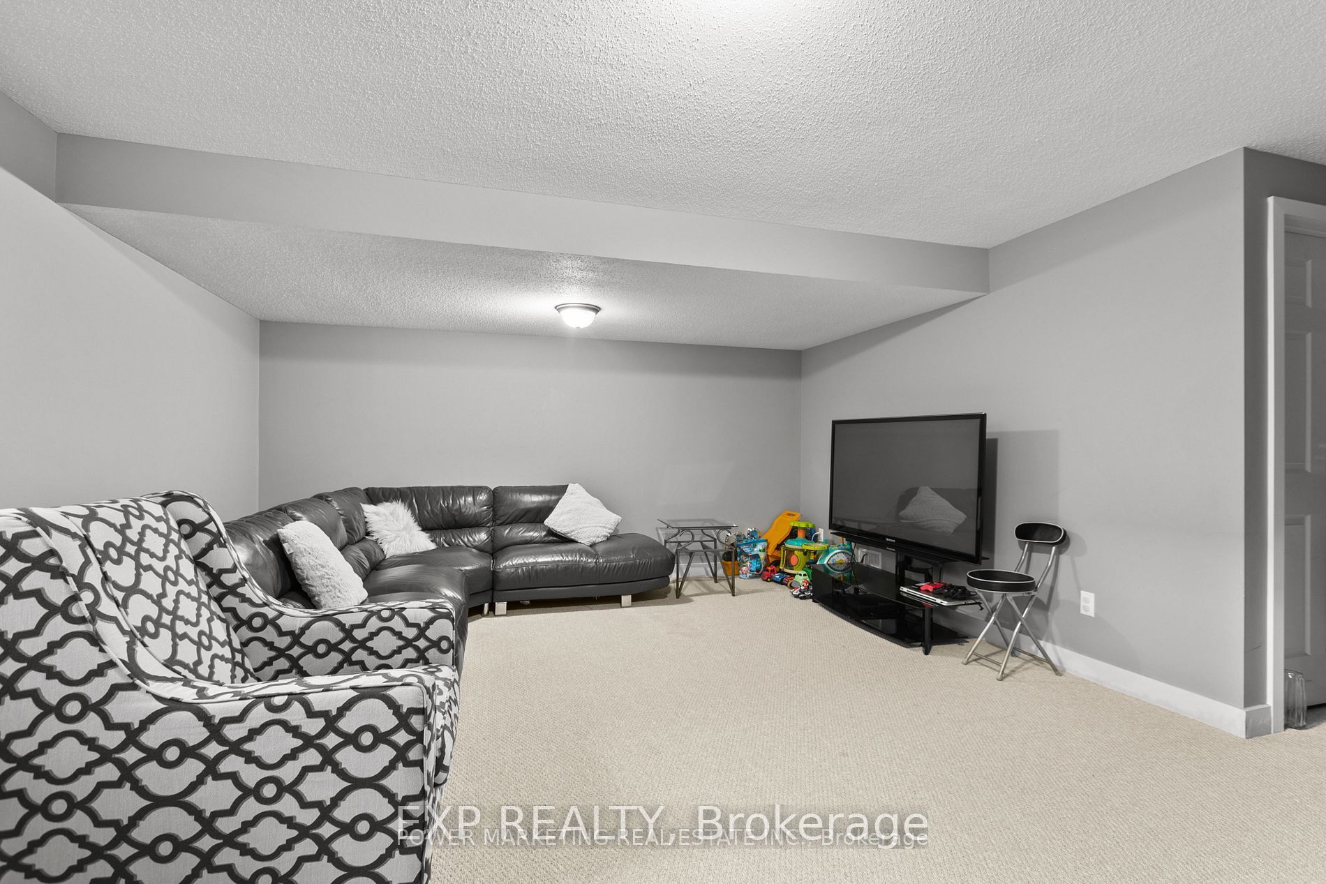 2200 Nantes Street Property Photo 22