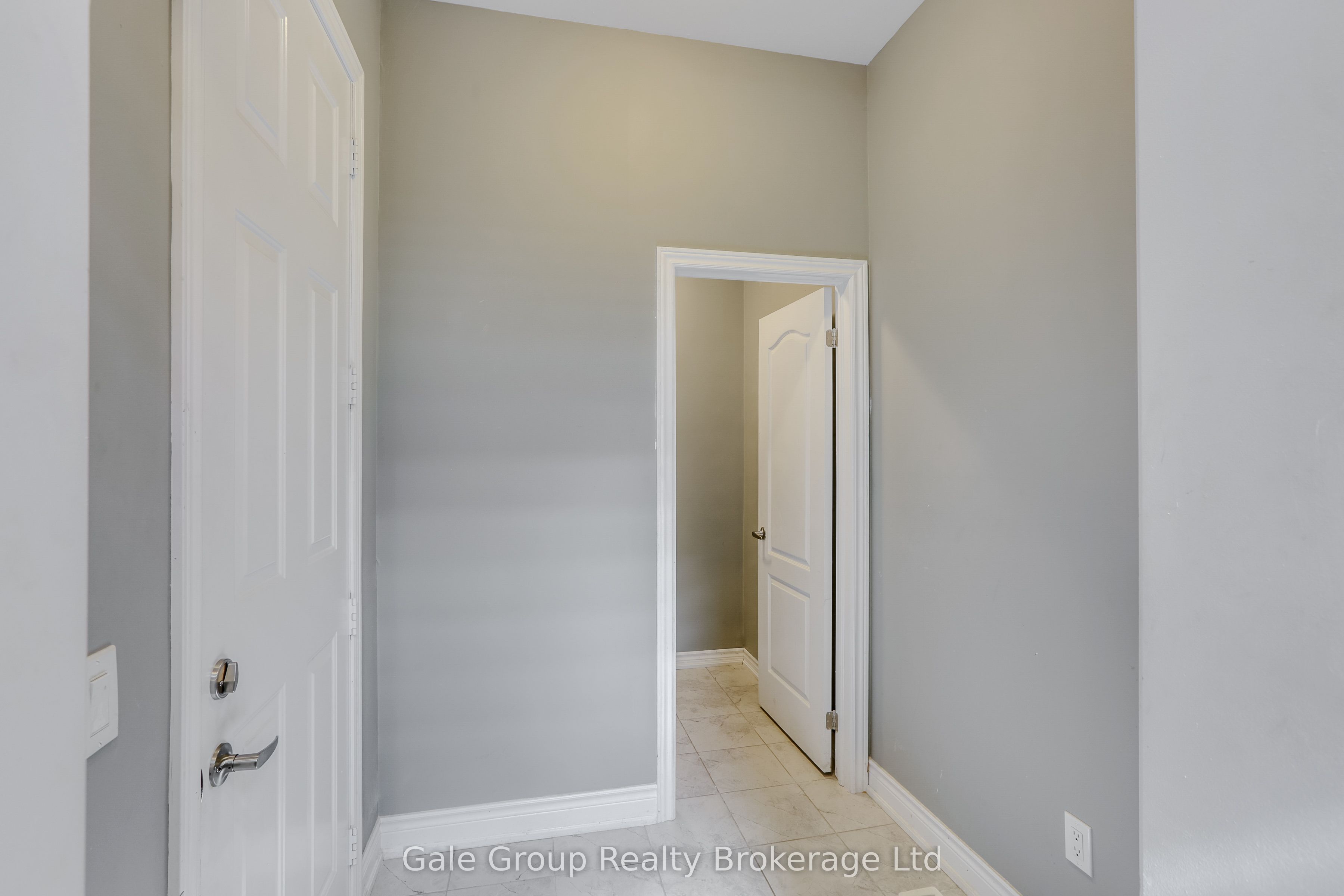 118 Huntingford Trail W Property Photo 8