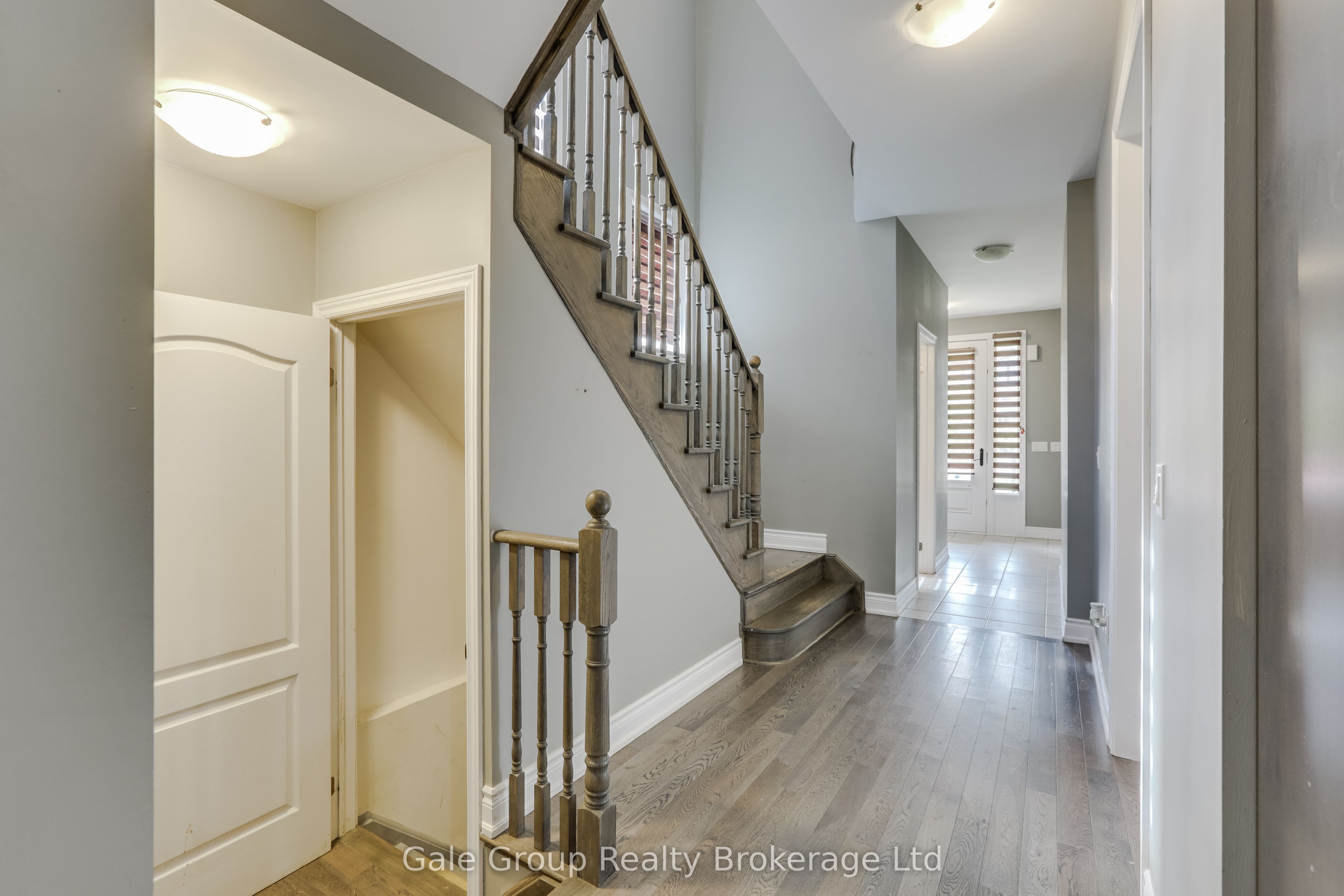 118 Huntingford Trail W Property Photo 9
