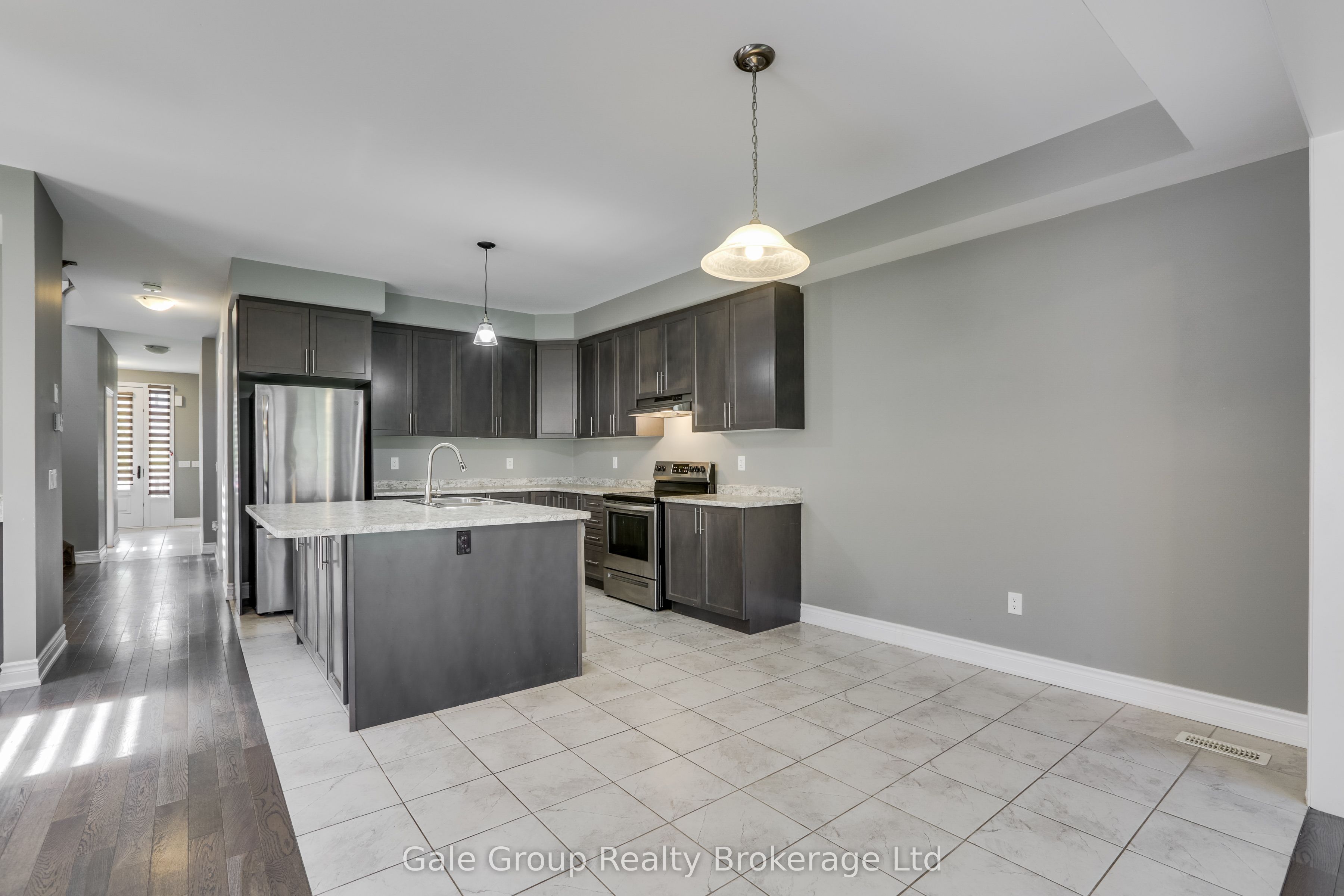 118 Huntingford Trail W Property Photo 15