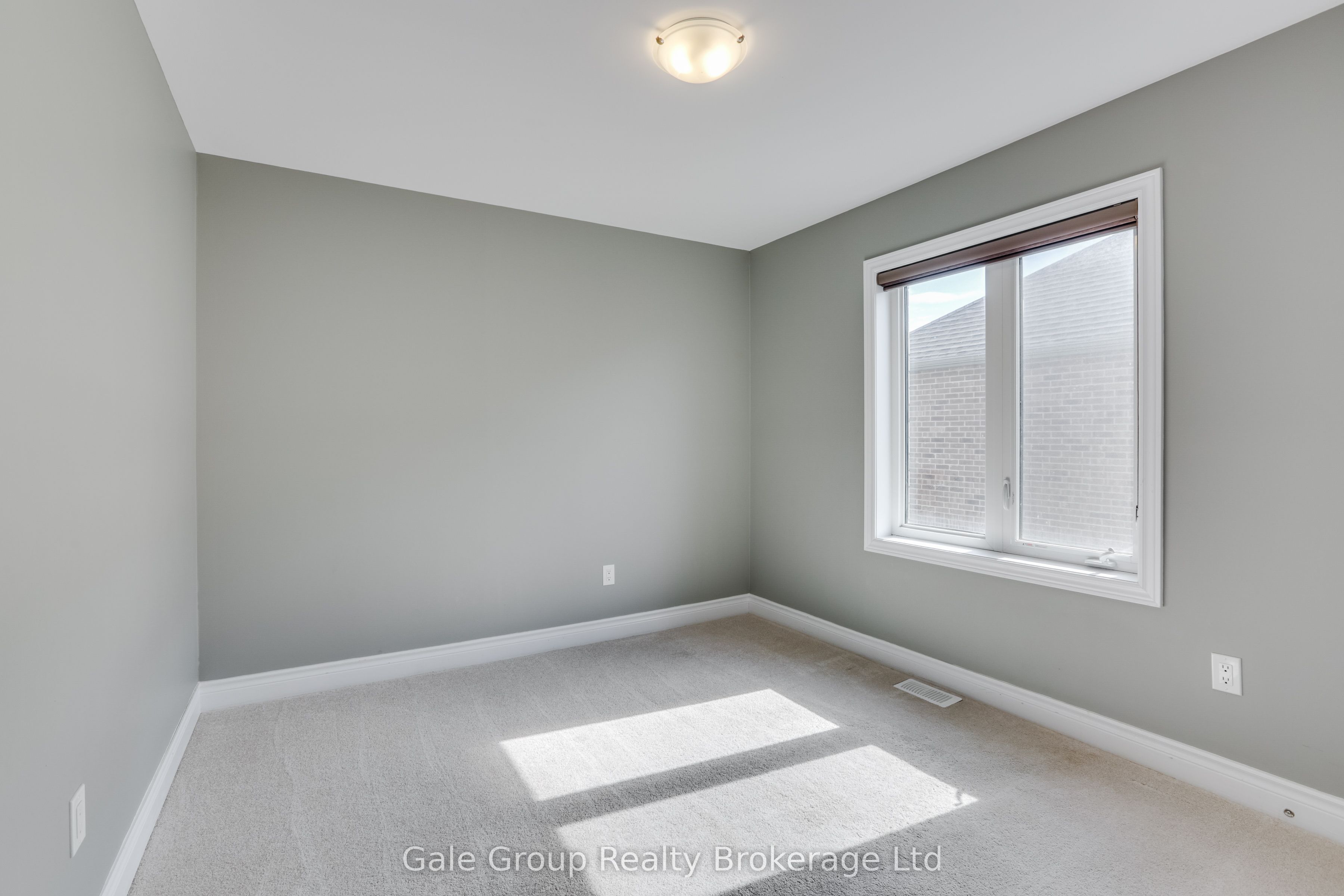 118 Huntingford Trail W Property Photo 26