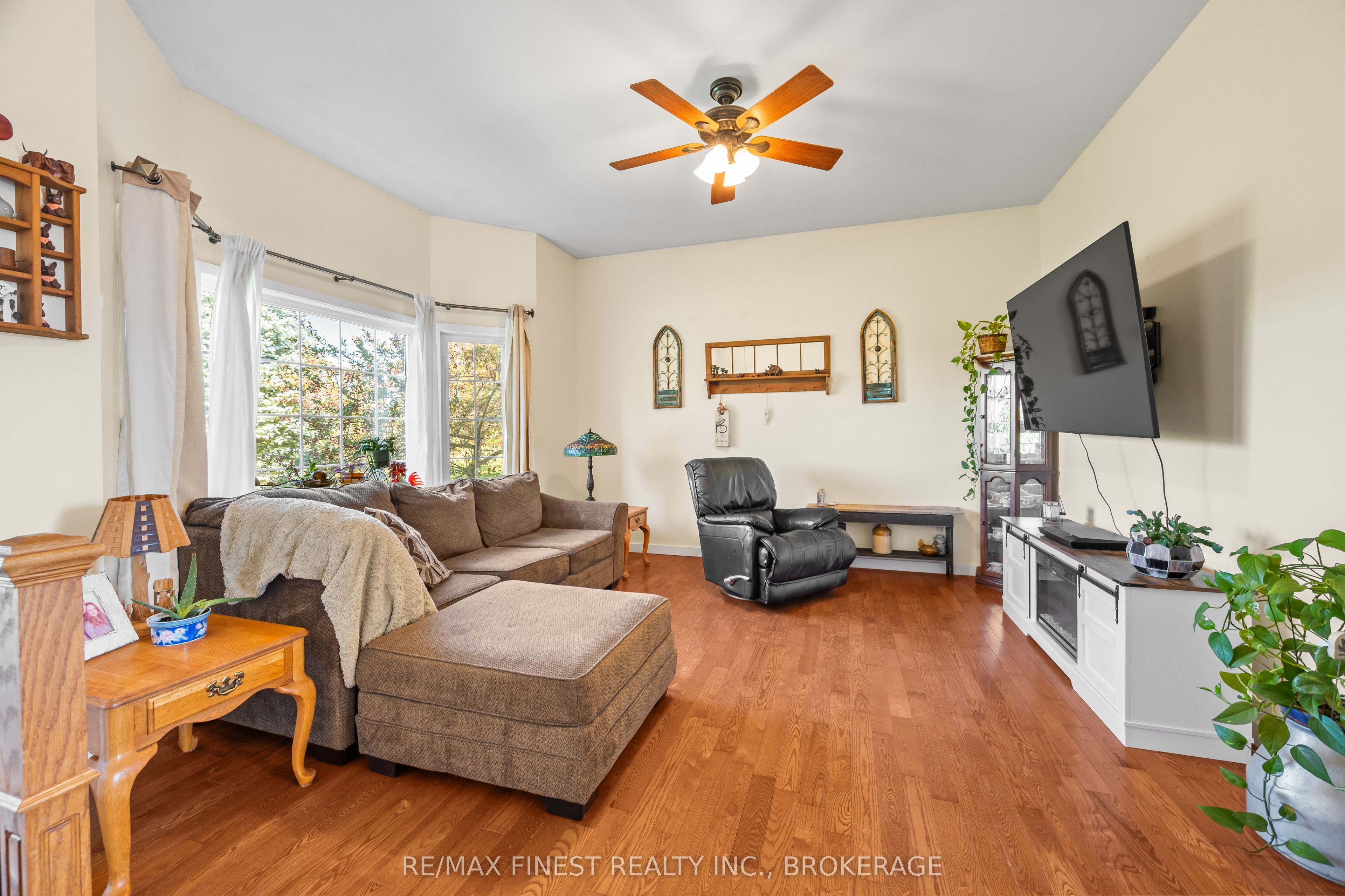 2442 Keeley Road Property Photo 4