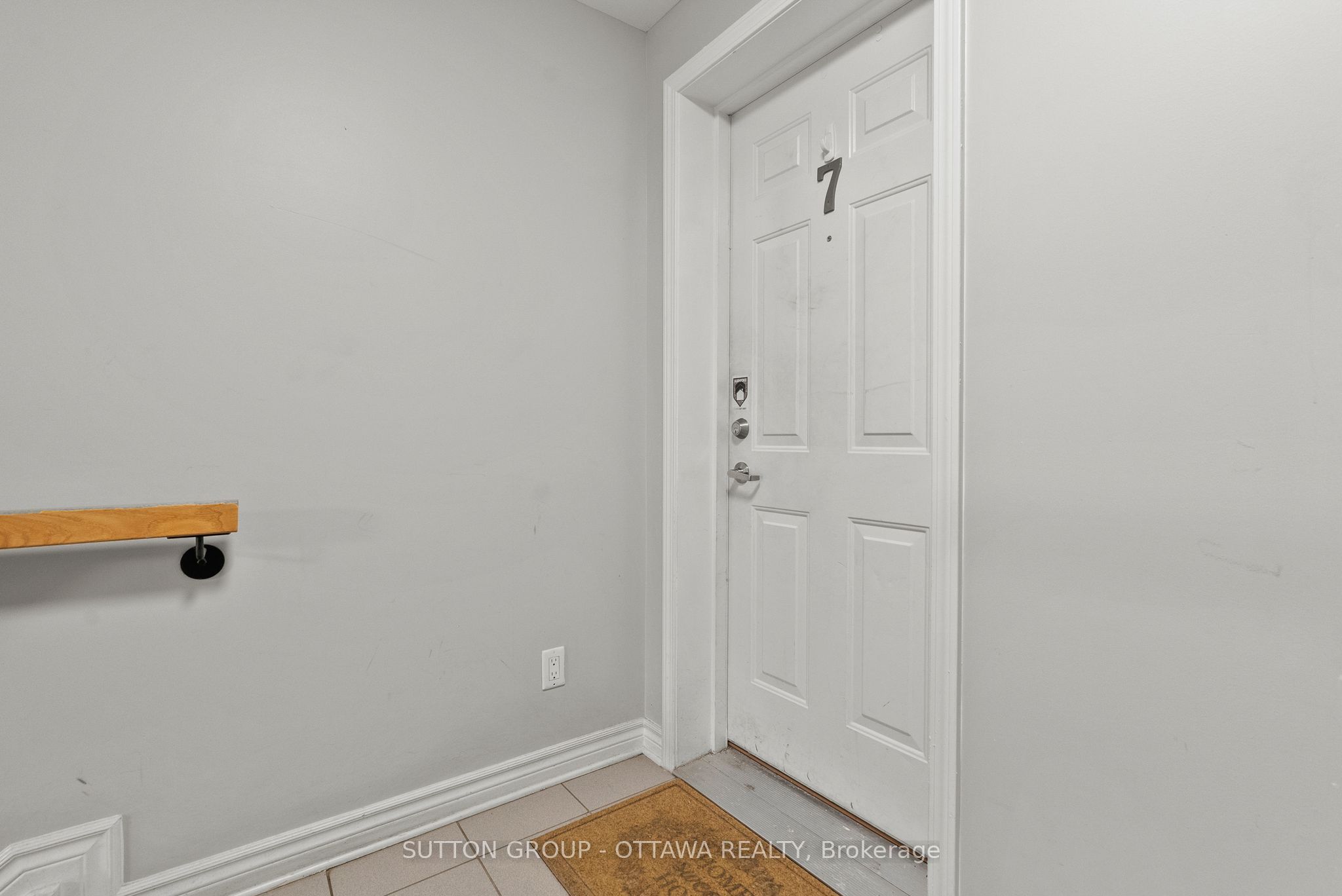 565 Stonefield Private 7 Property Photo 3