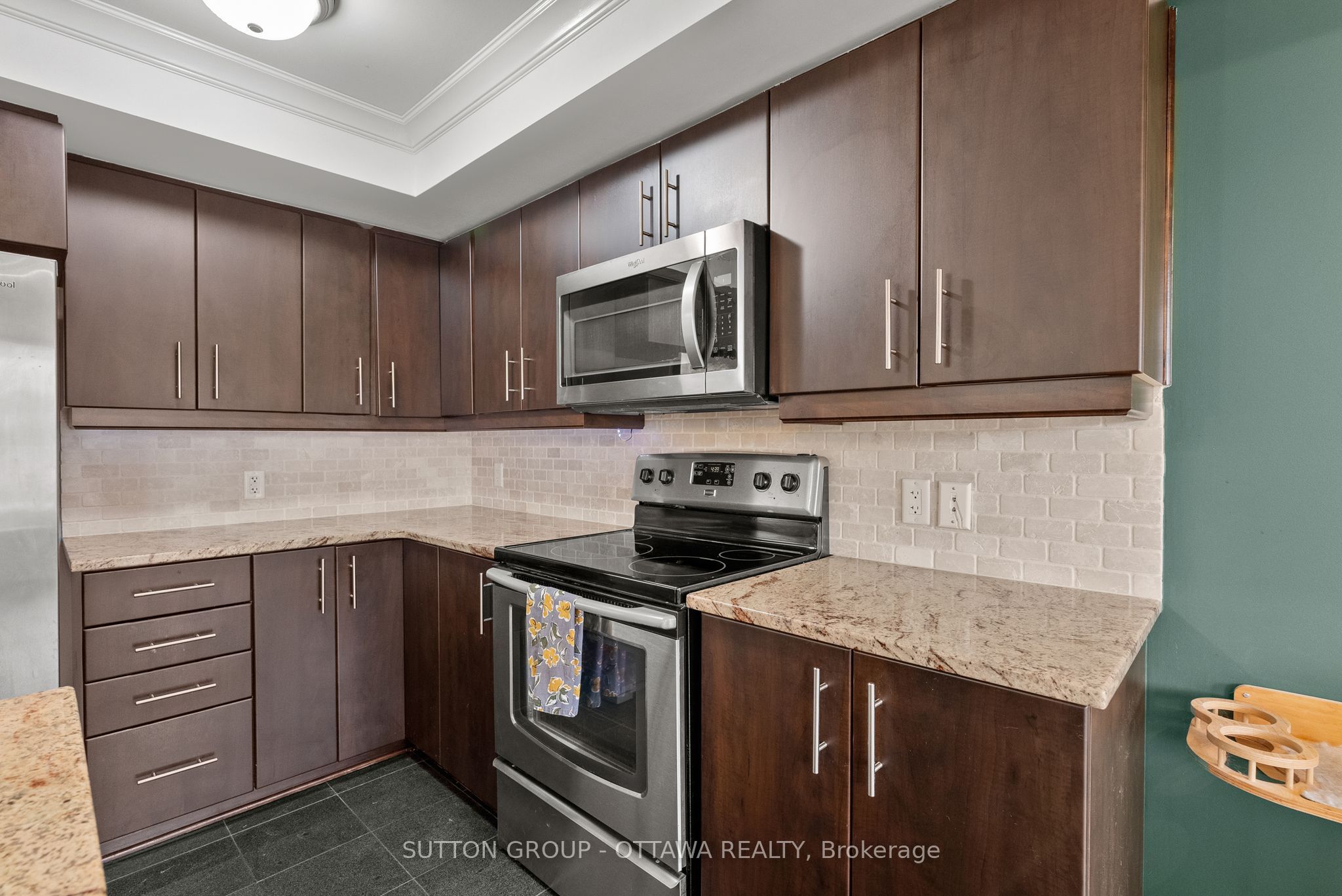565 Stonefield Private 7 Property Photo 12