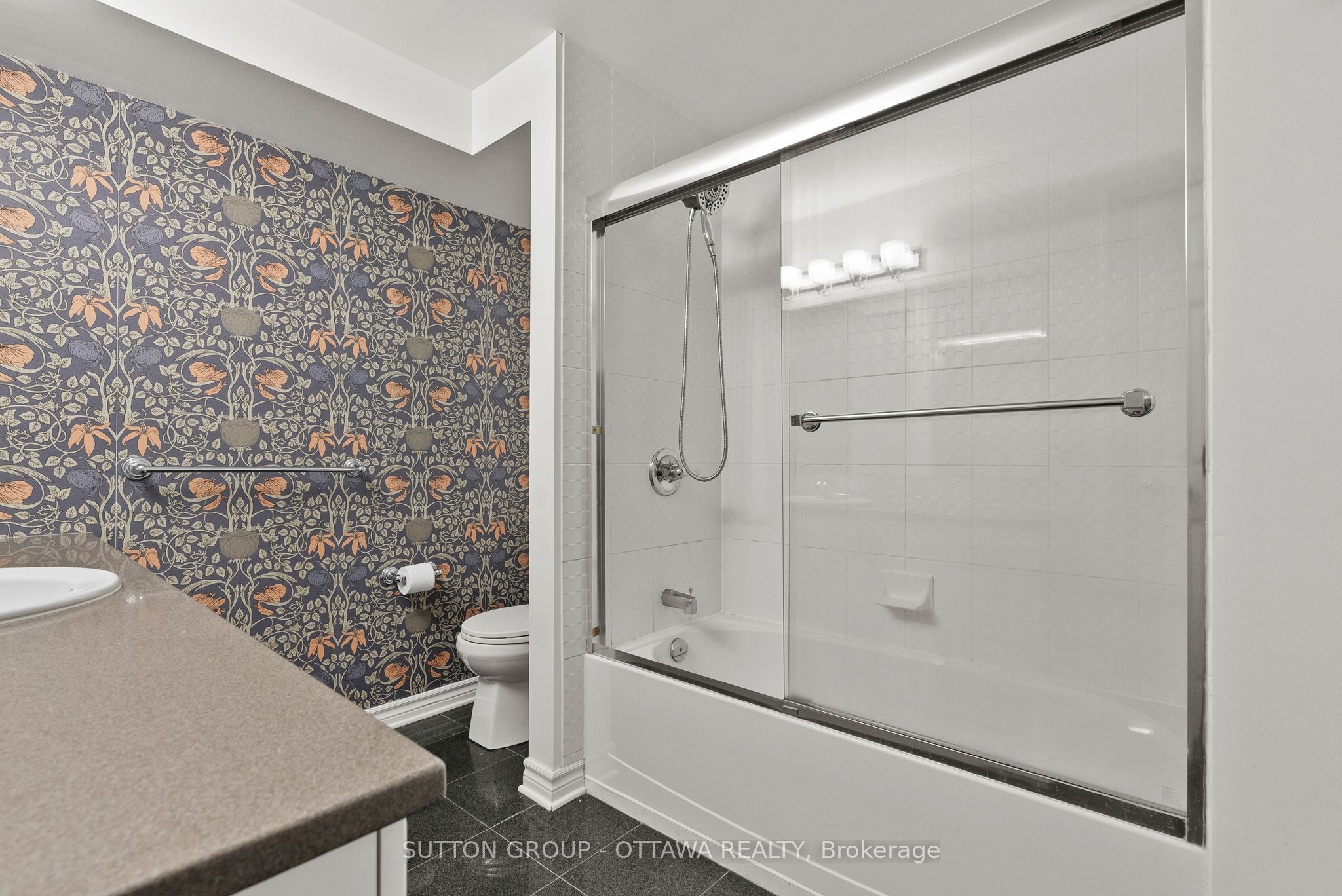 565 Stonefield Private 7 Property Photo 25