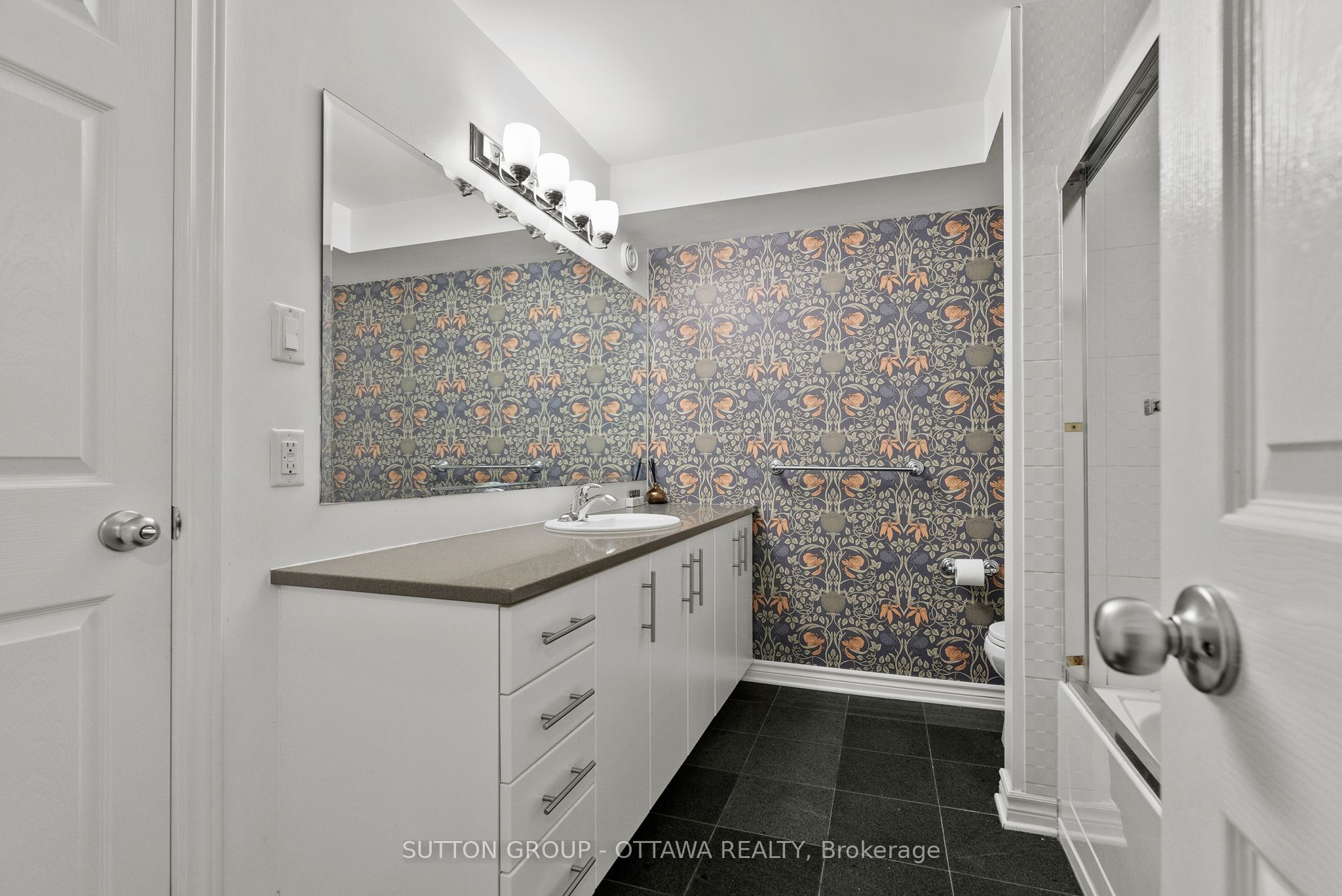 565 Stonefield Private 7 Property Photo 26