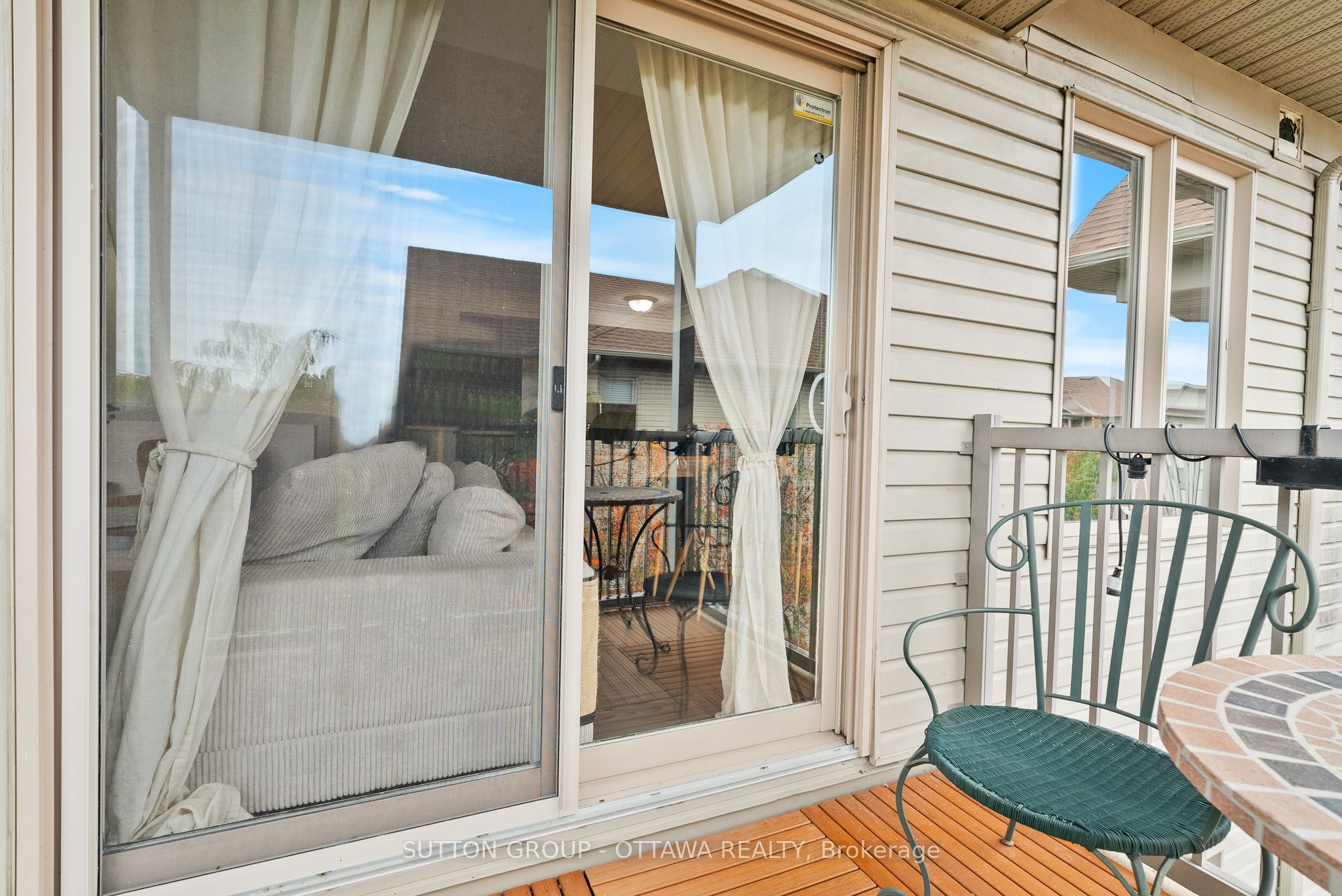 565 Stonefield Private 7 Property Photo 32