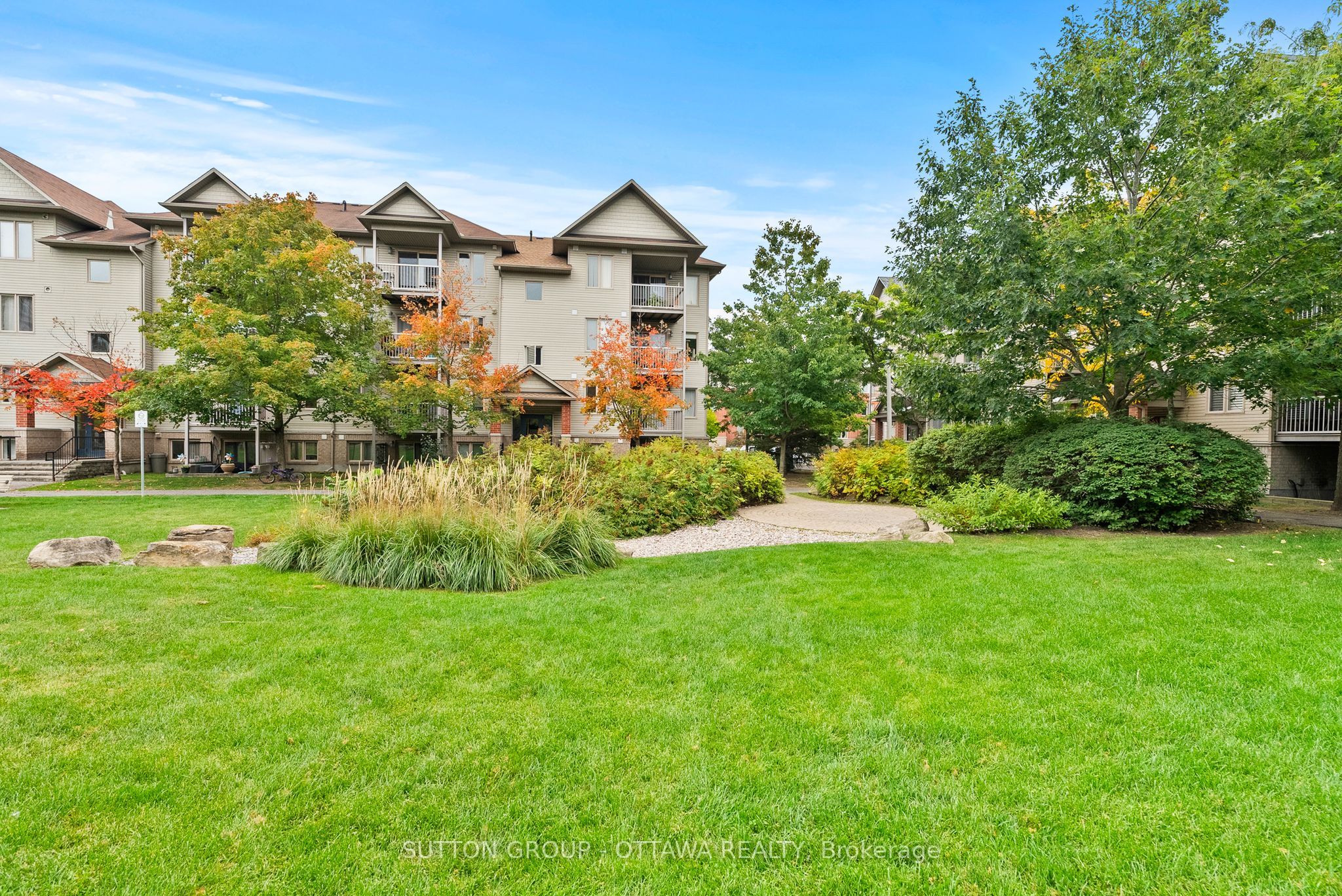 565 Stonefield Private 7 Property Photo 34