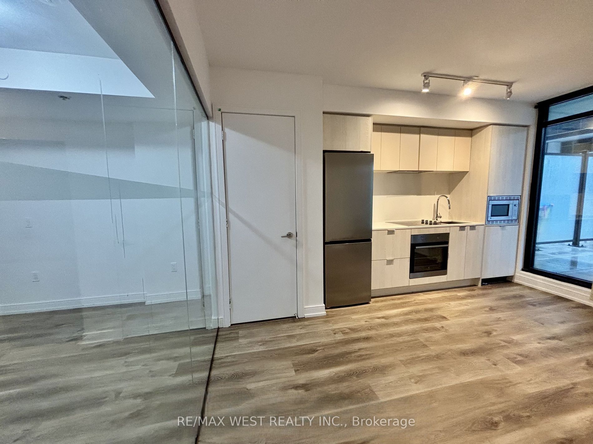 1 Jarvis Street 325 Property Photo 4