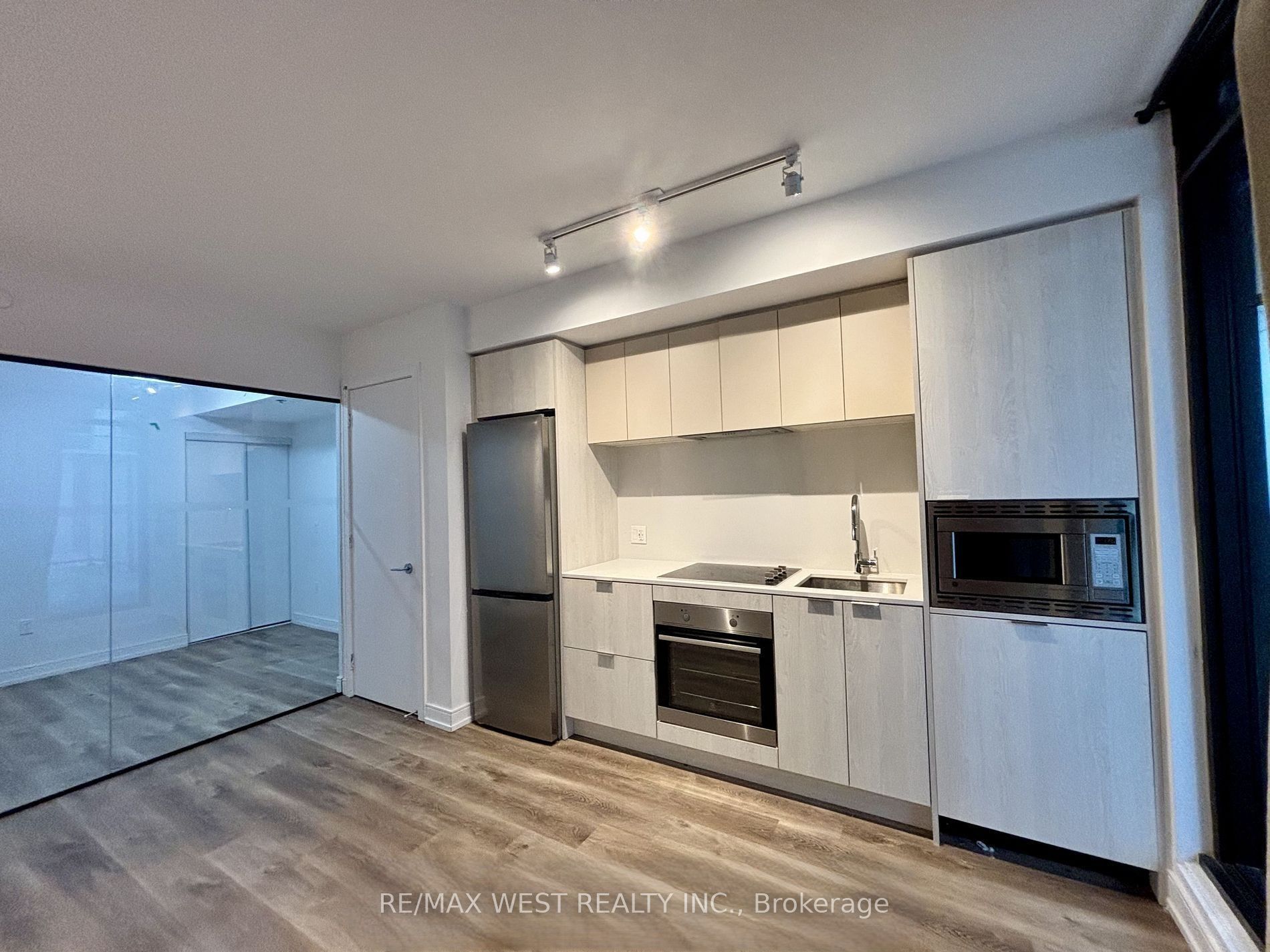 1 Jarvis Street 325 Property Photo 5