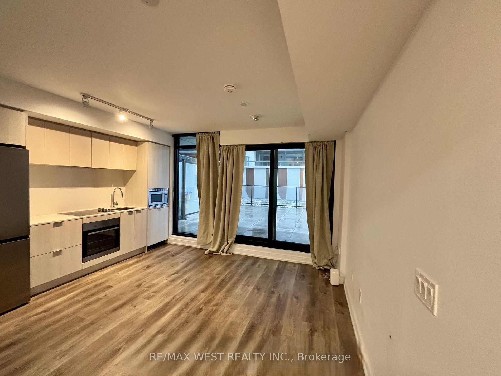 1 Jarvis Street 325 Property Photo 6