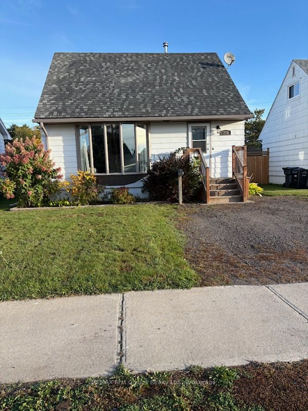275 Christina Street W Property Photo 1