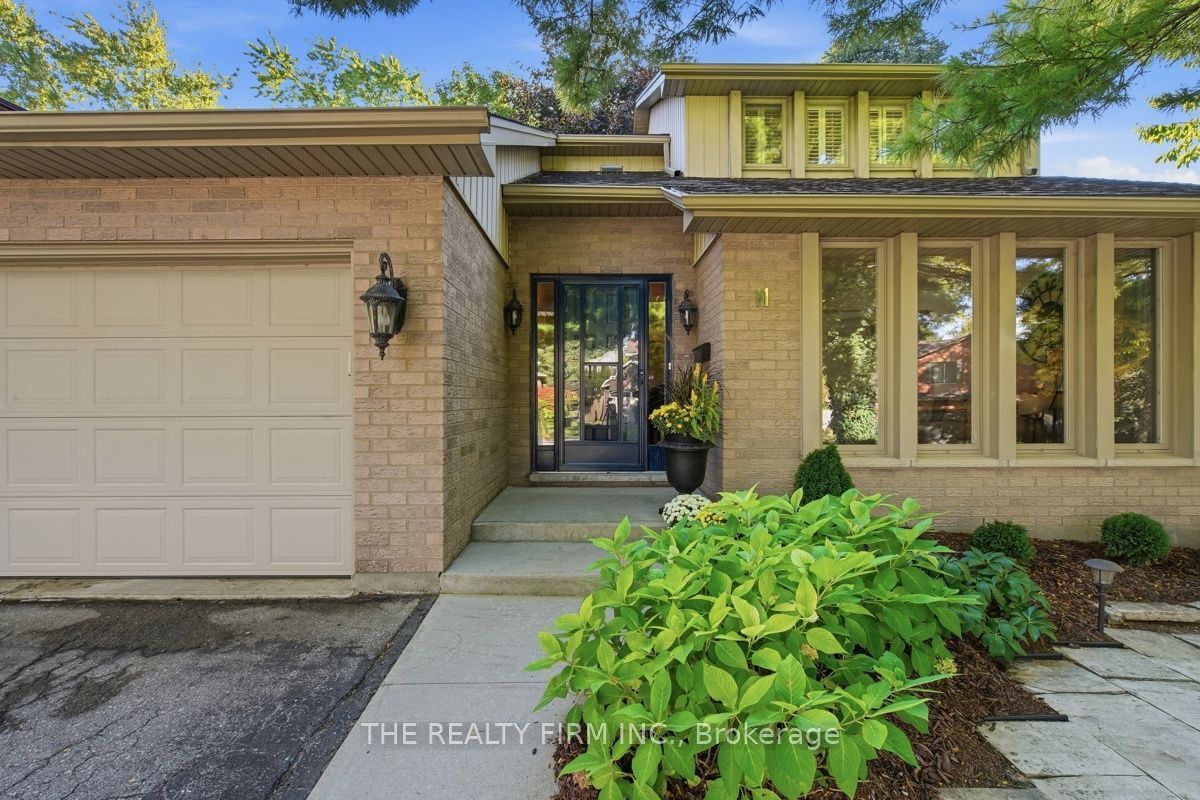 11 Somerset Crescent Property Photo 2