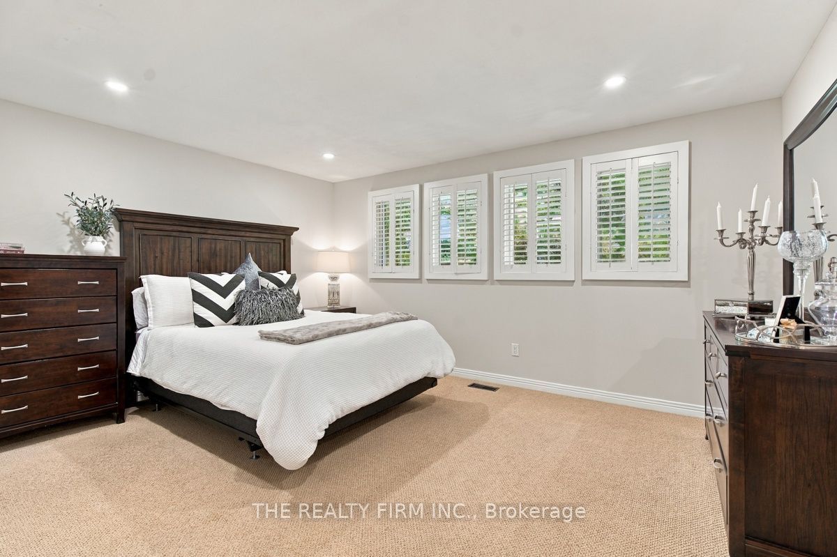 11 Somerset Crescent Property Photo 15