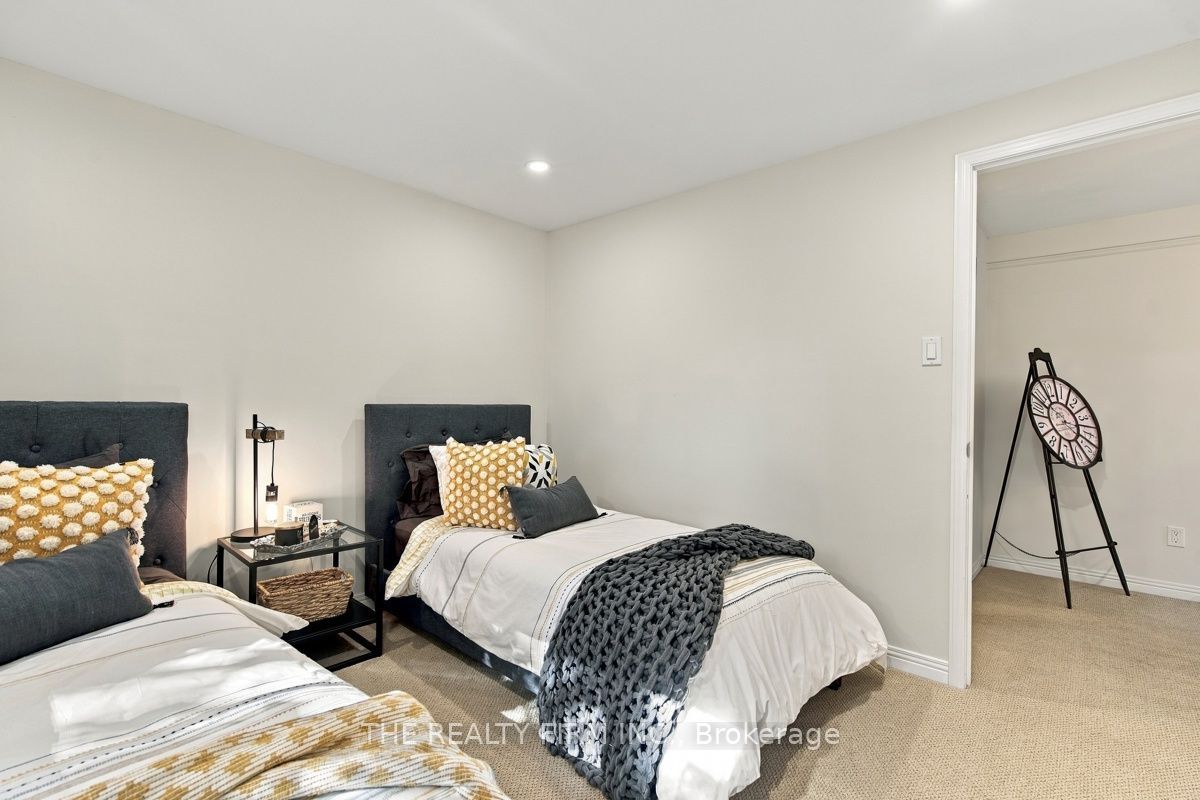 11 Somerset Crescent Property Photo 21