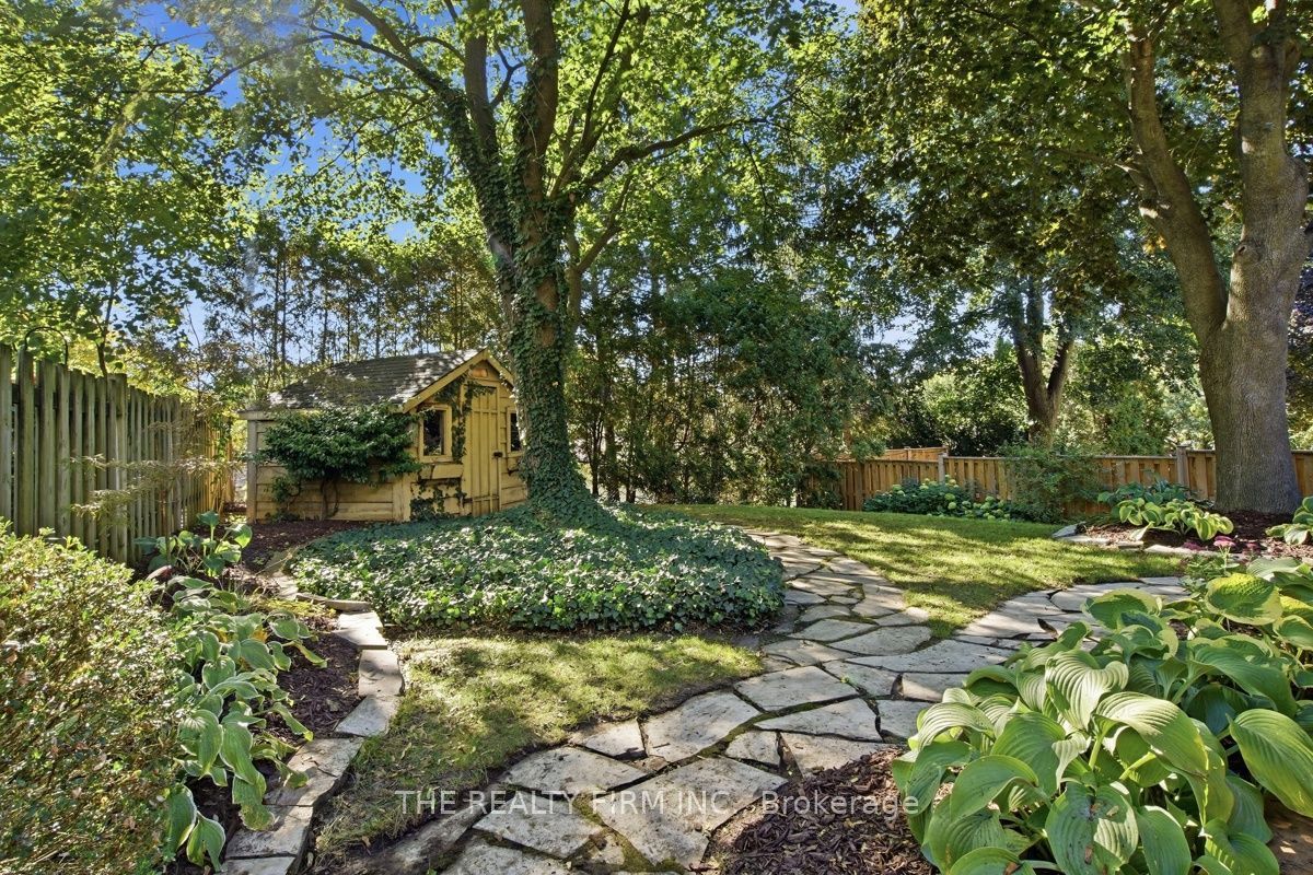 11 Somerset Crescent Property Photo 39