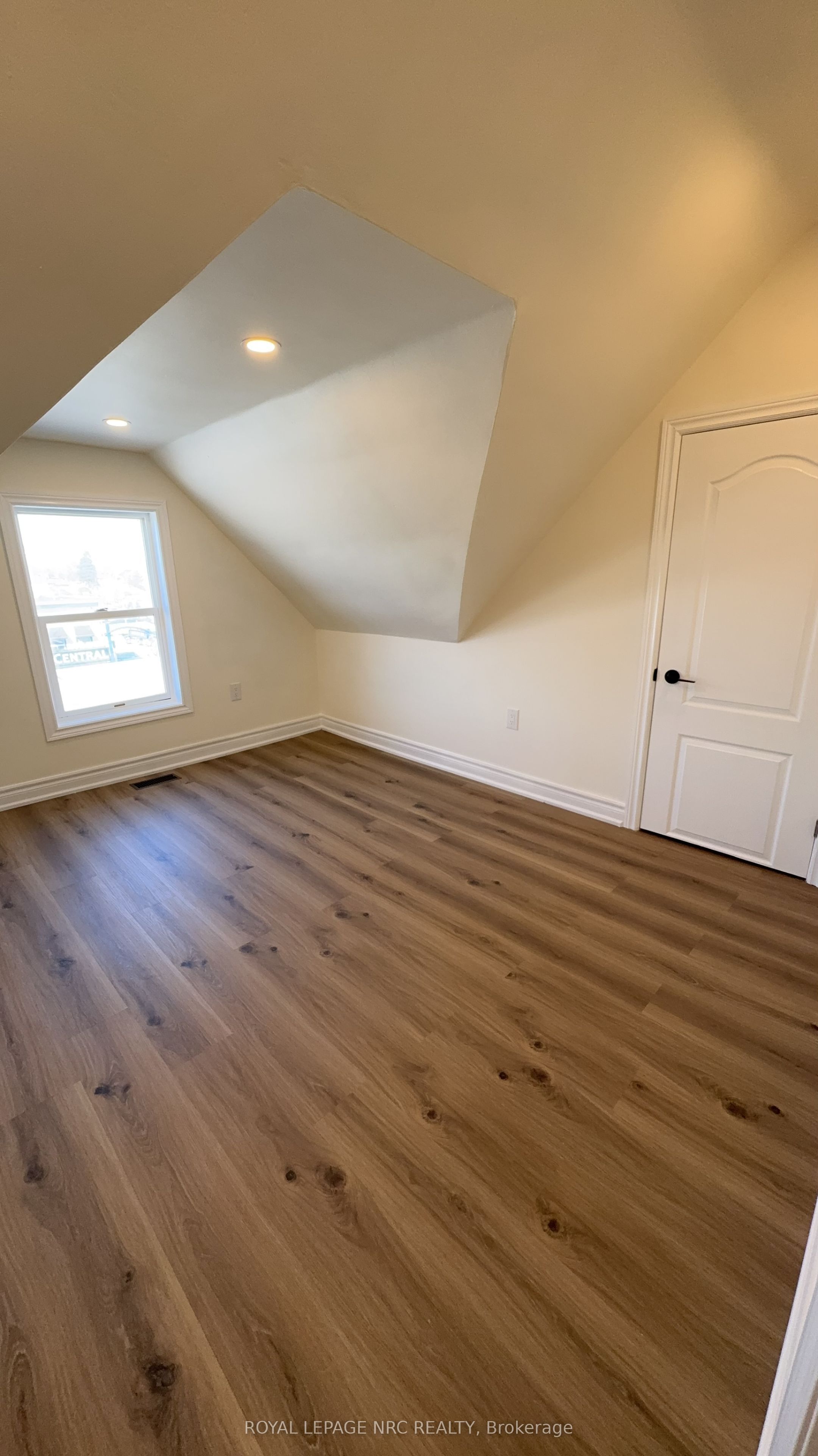 4677 Crysler Avenue Property Photo 38