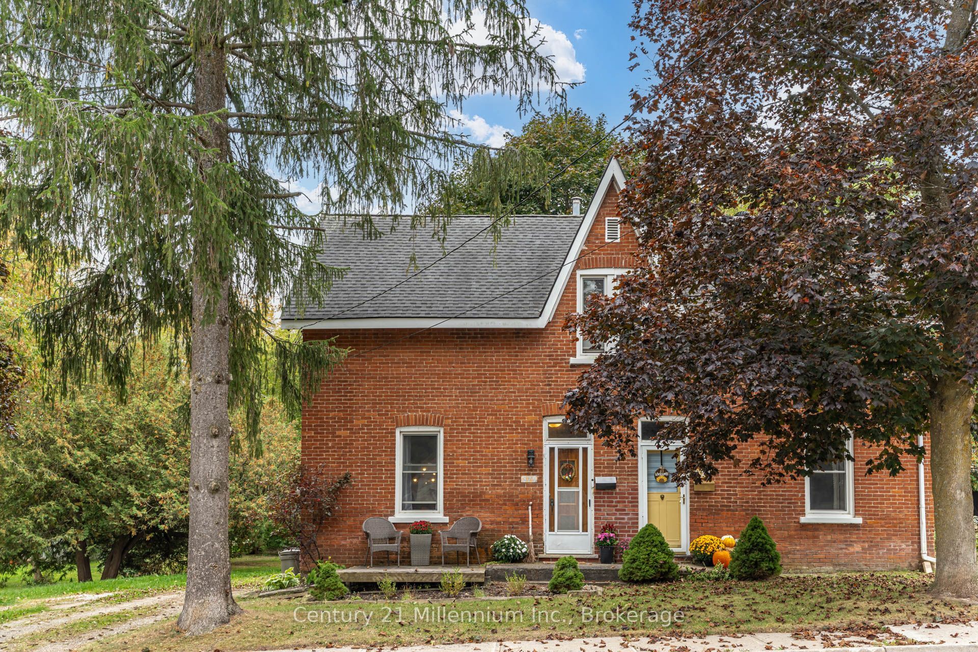 375 19th Street W Property Photo 1