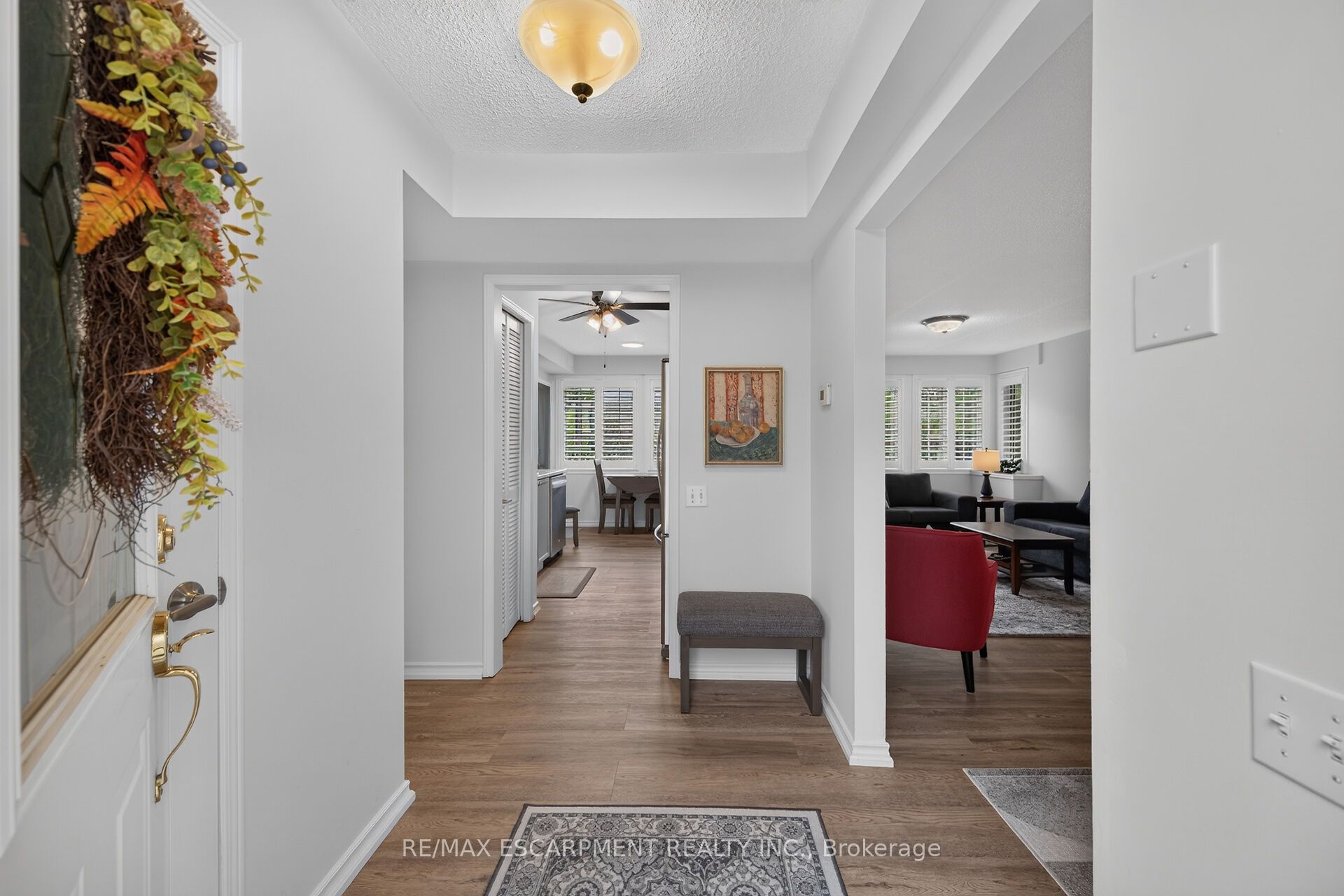 376 Silverbirch Boulevard Property Photo 3